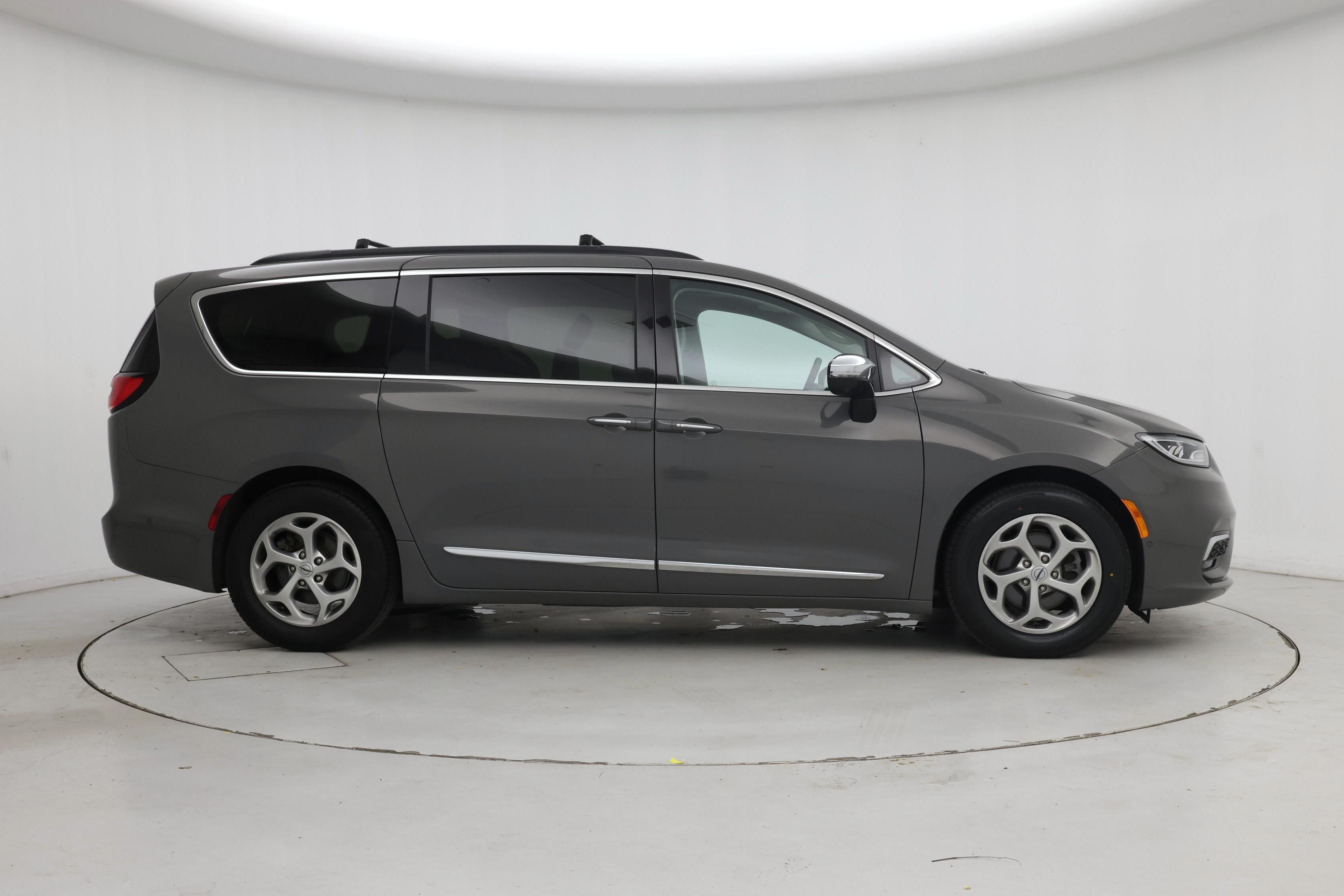 Thumbnail: 2023 Chrysler Pacifica - 7