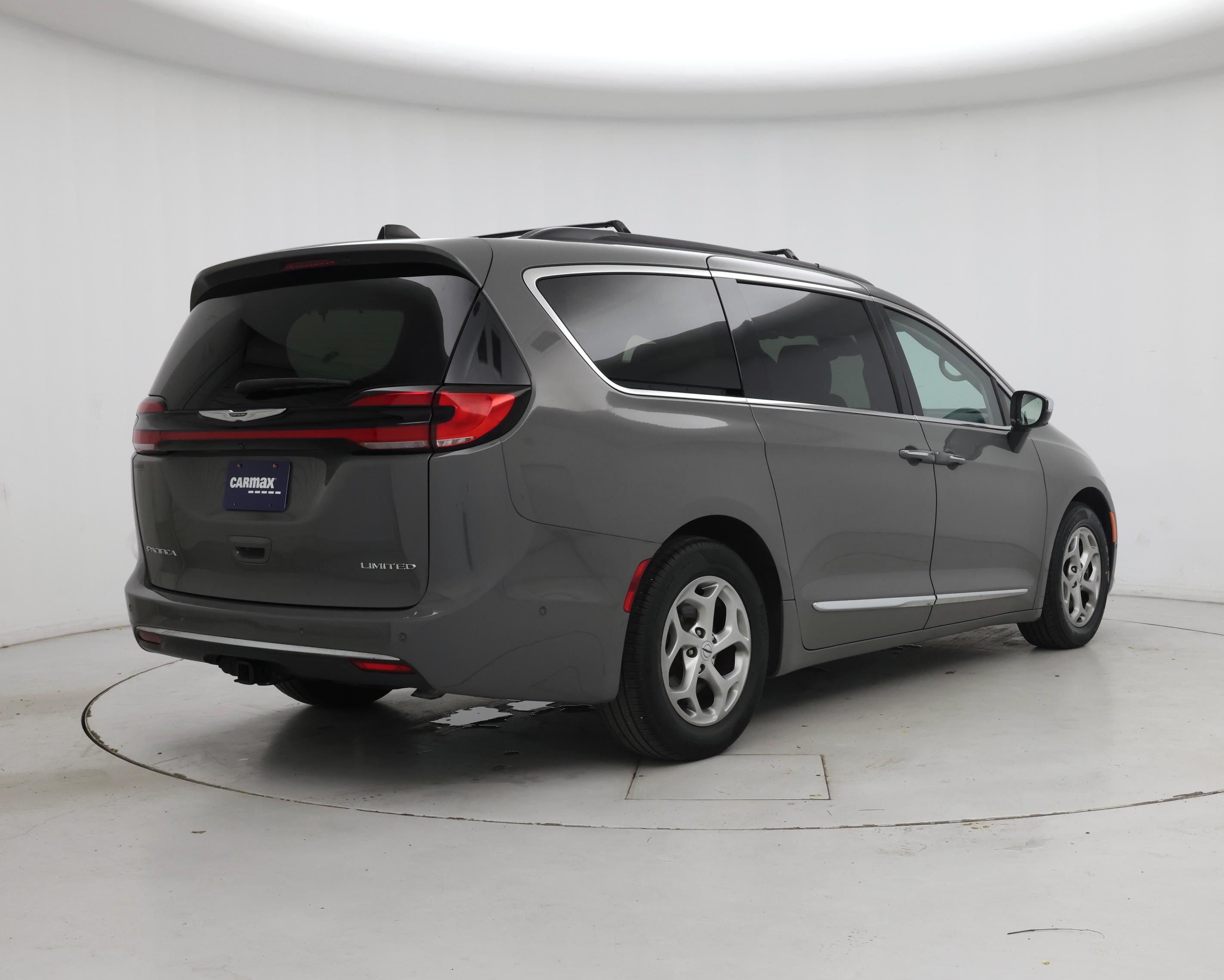 Thumbnail: 2023 Chrysler Pacifica - 8