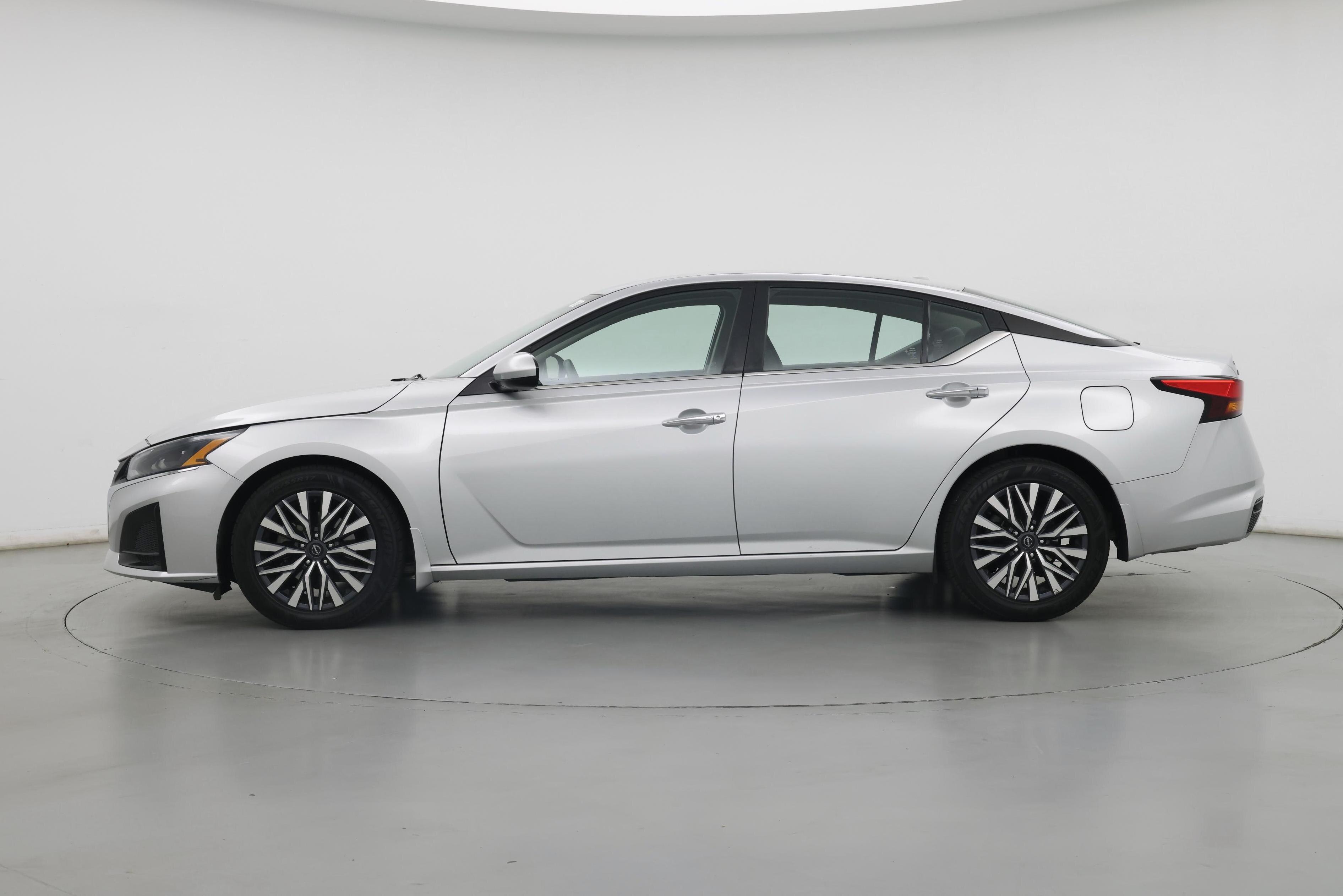 Thumbnail: 2023 Nissan Altima - 3