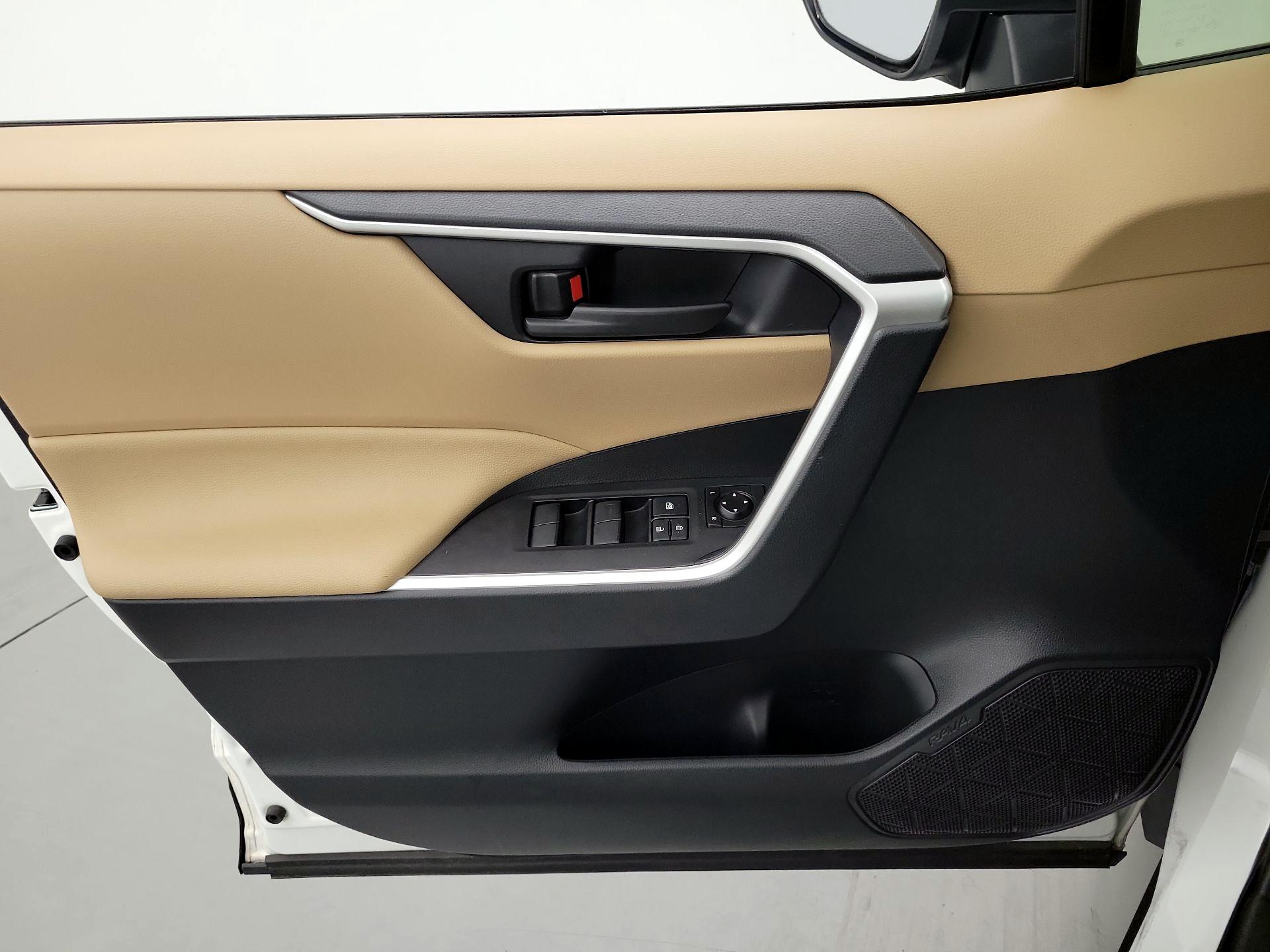 Thumbnail: 2022 Toyota RAV4 - 12