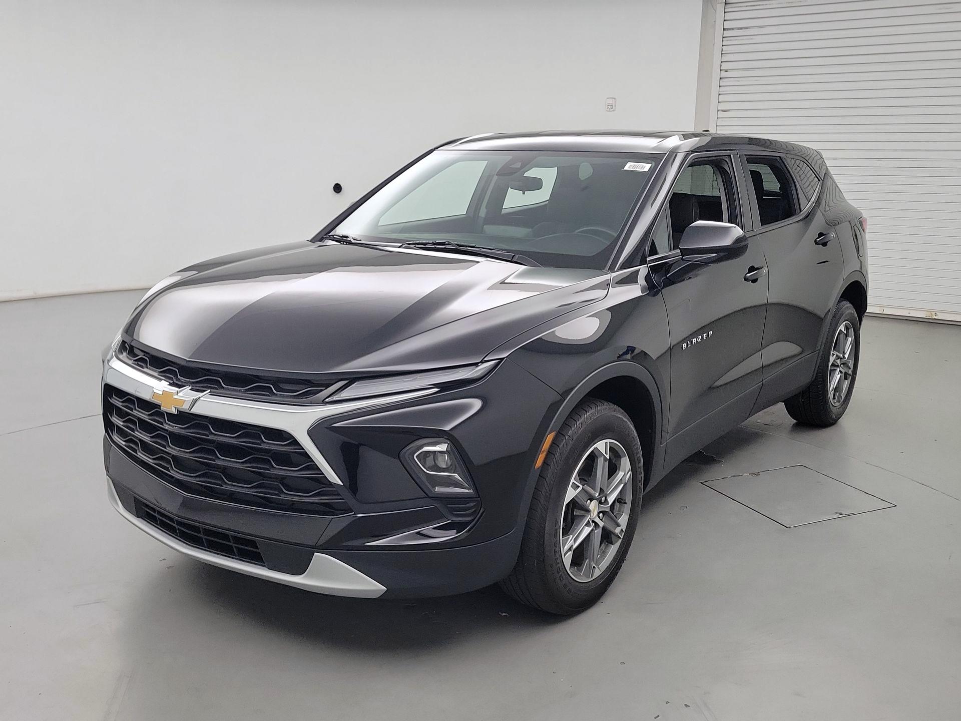 Thumbnail: 2023 Chevrolet Blazer - 3
