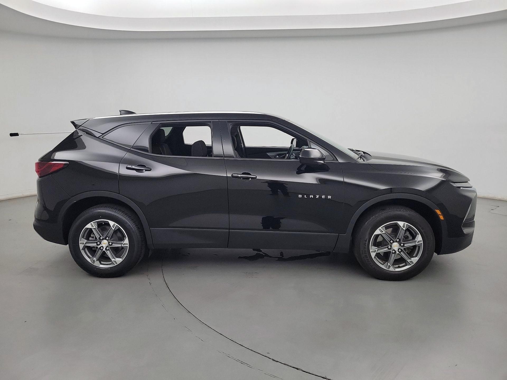 Thumbnail: 2023 Chevrolet Blazer - 4