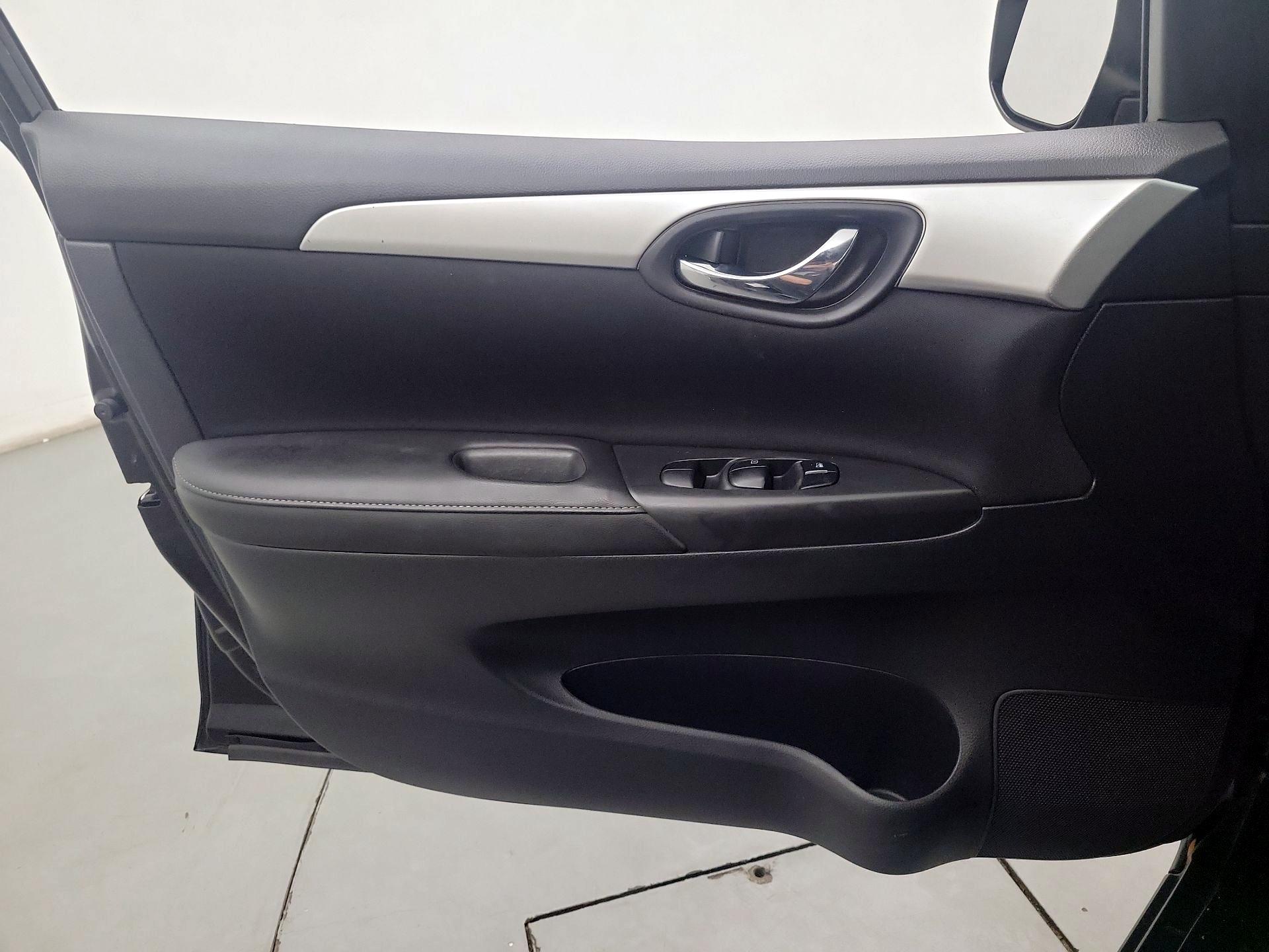 Thumbnail: 2019 Nissan Sentra - 10