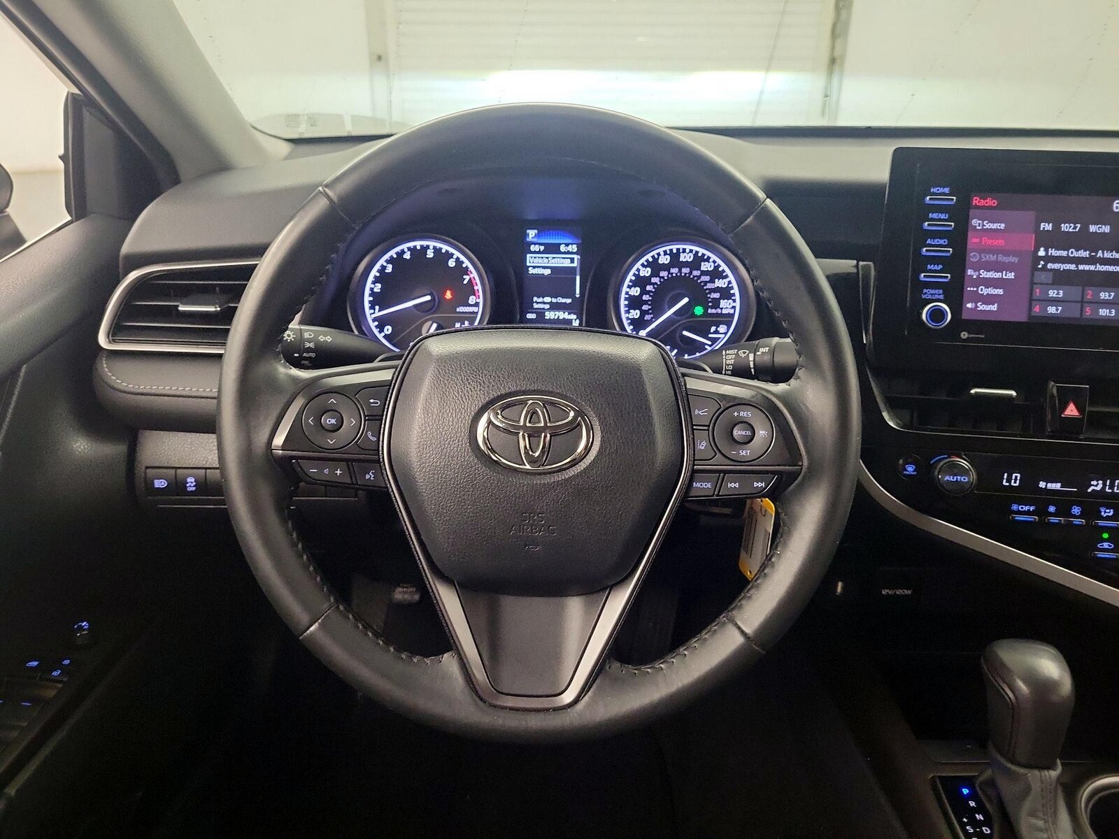 2023 Toyota Camry SE - Photo 11