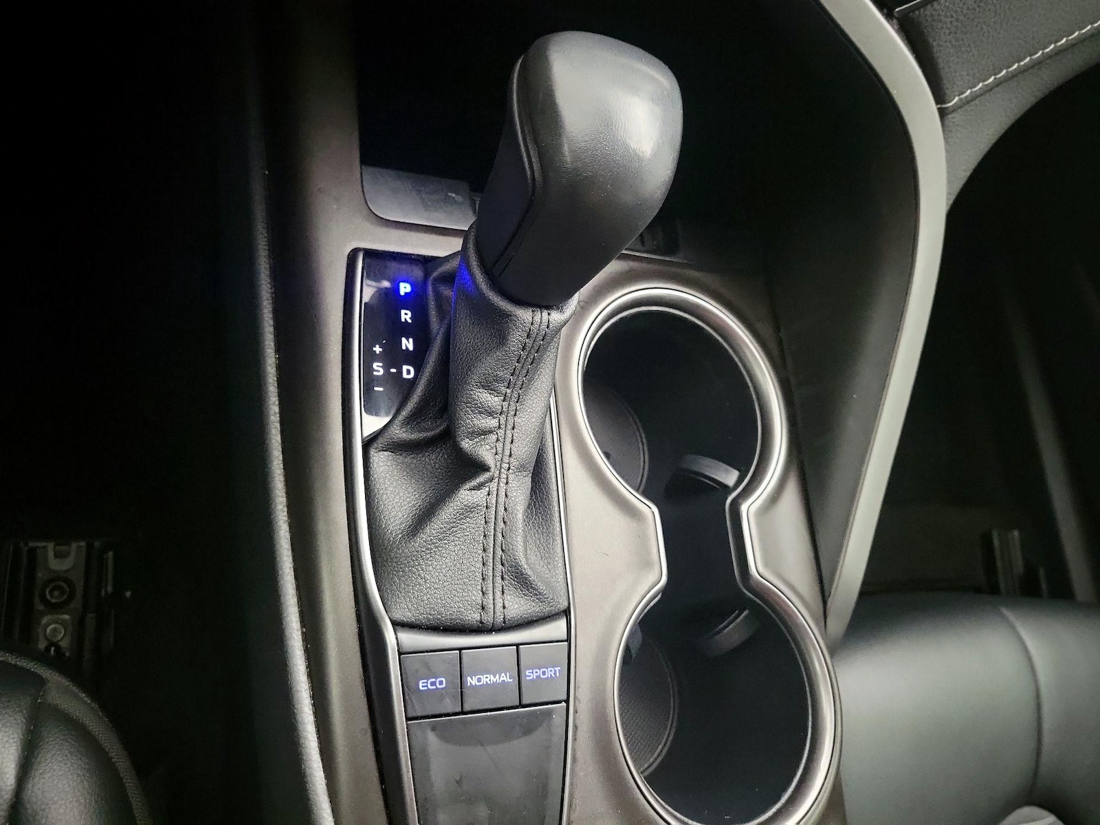 2023 Toyota Camry SE - Photo 18