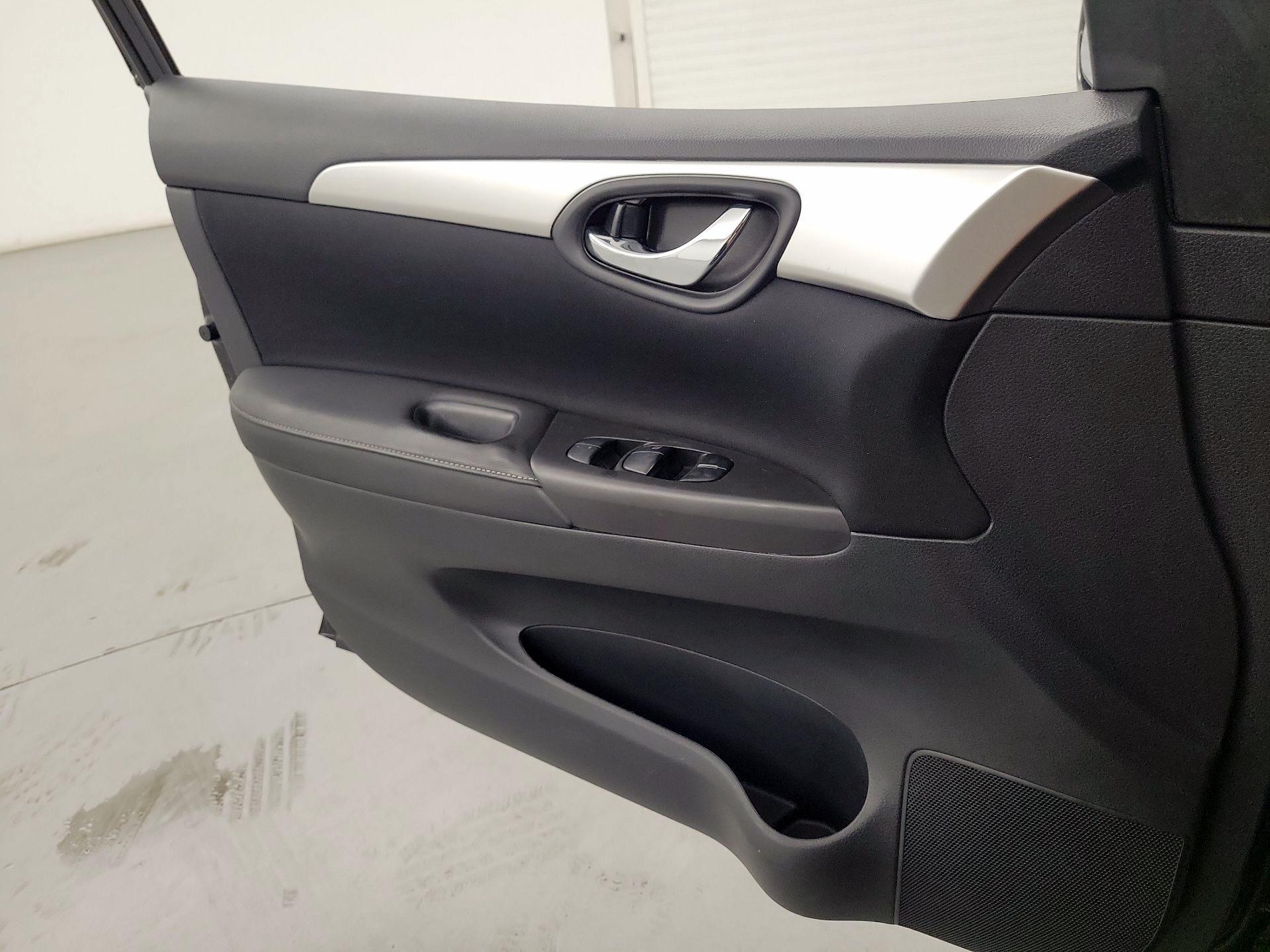 Thumbnail: 2019 Nissan Sentra - 10
