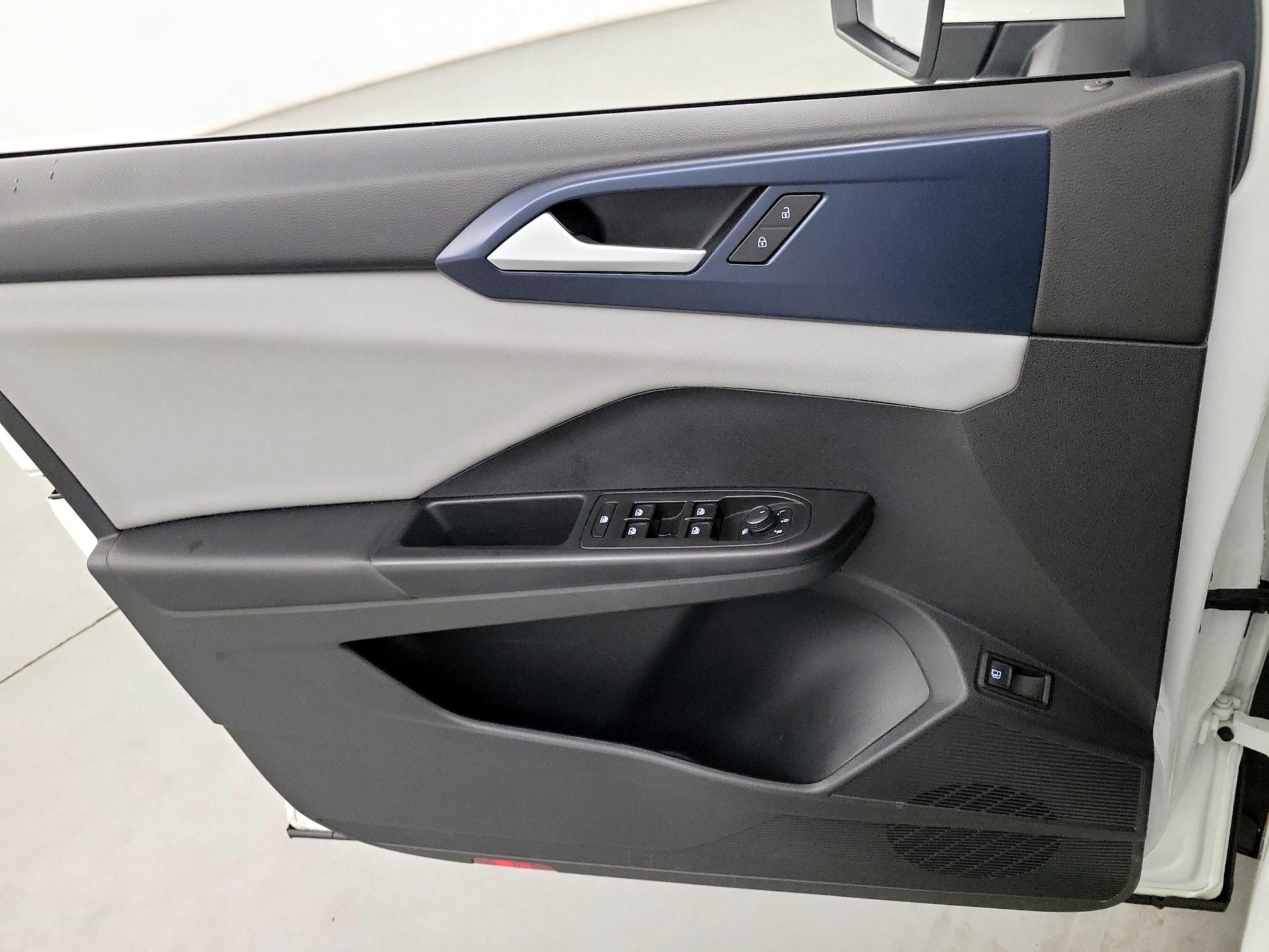 Thumbnail: 2022 Volkswagen Taos - 12