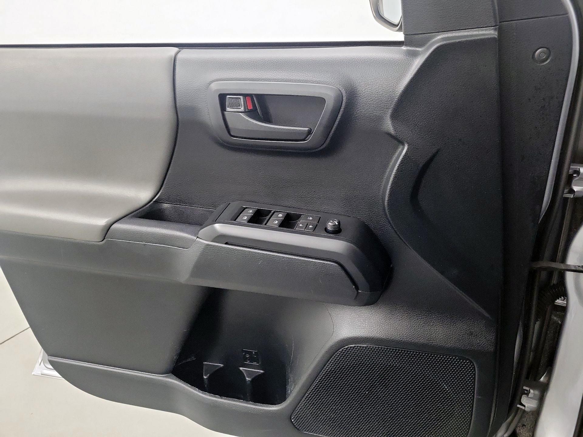 Thumbnail: 2019 Toyota Tacoma - 10