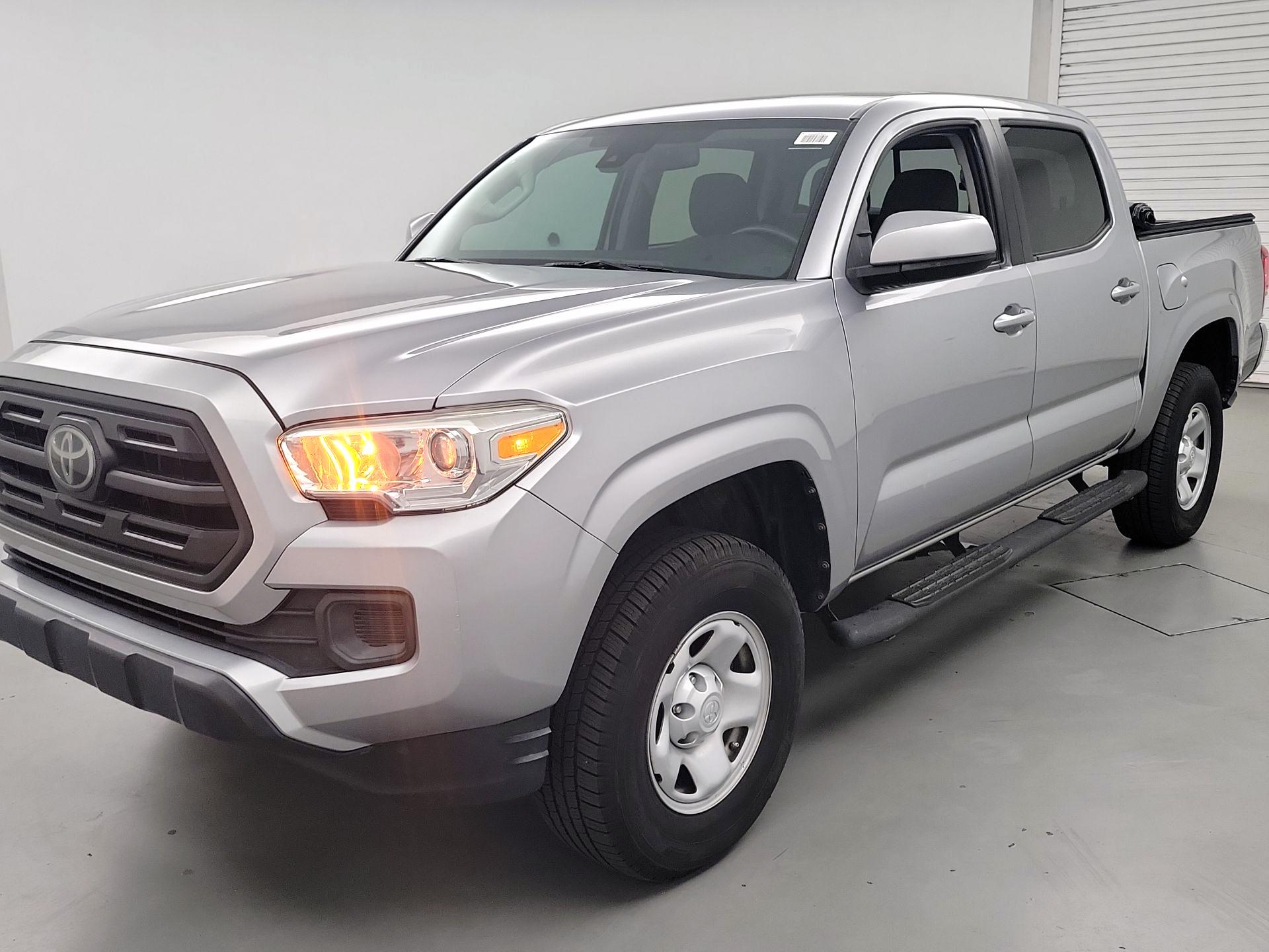 Thumbnail: 2019 Toyota Tacoma - 3