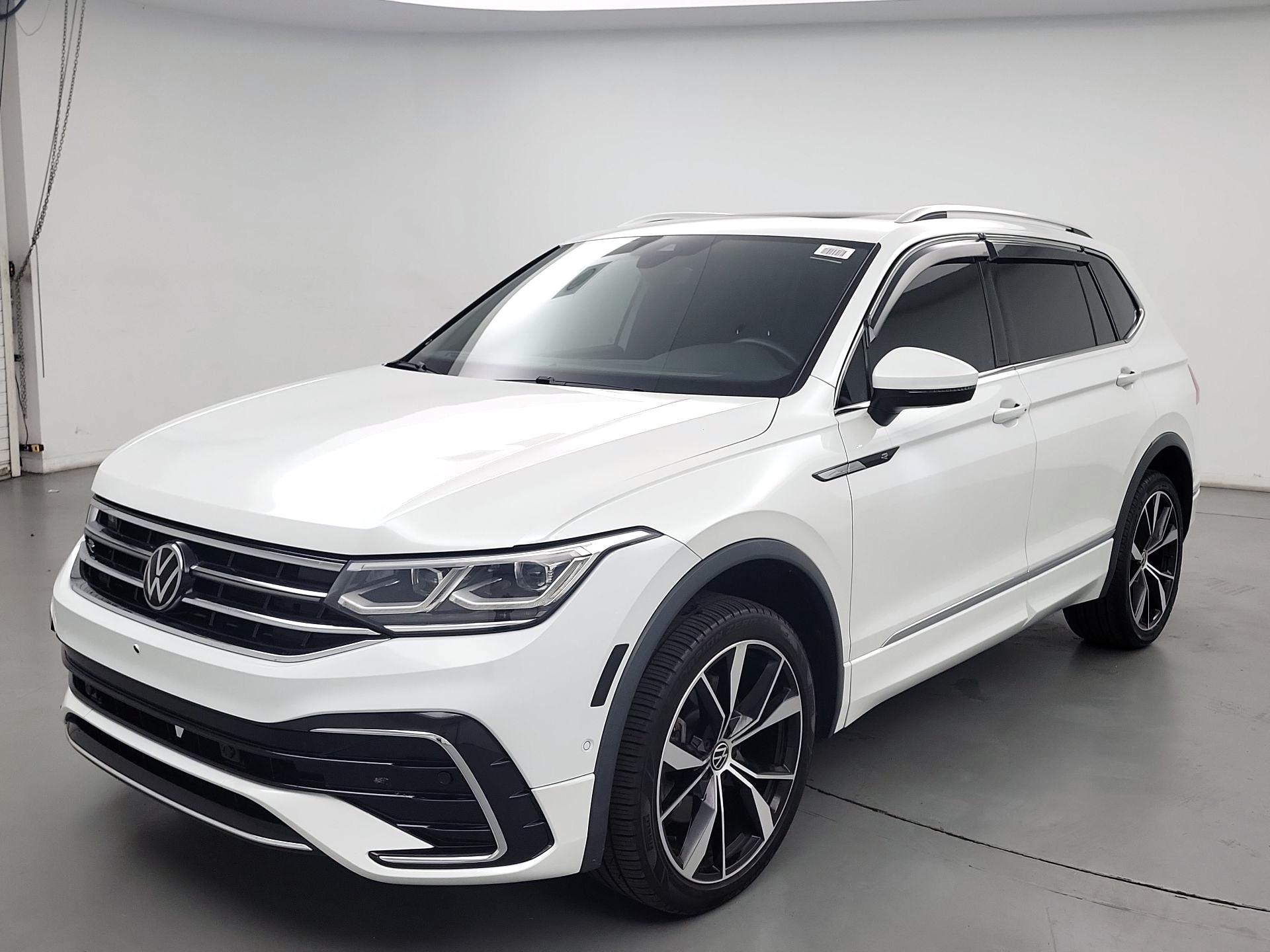 Thumbnail: 2022 Volkswagen Tiguan - 3
