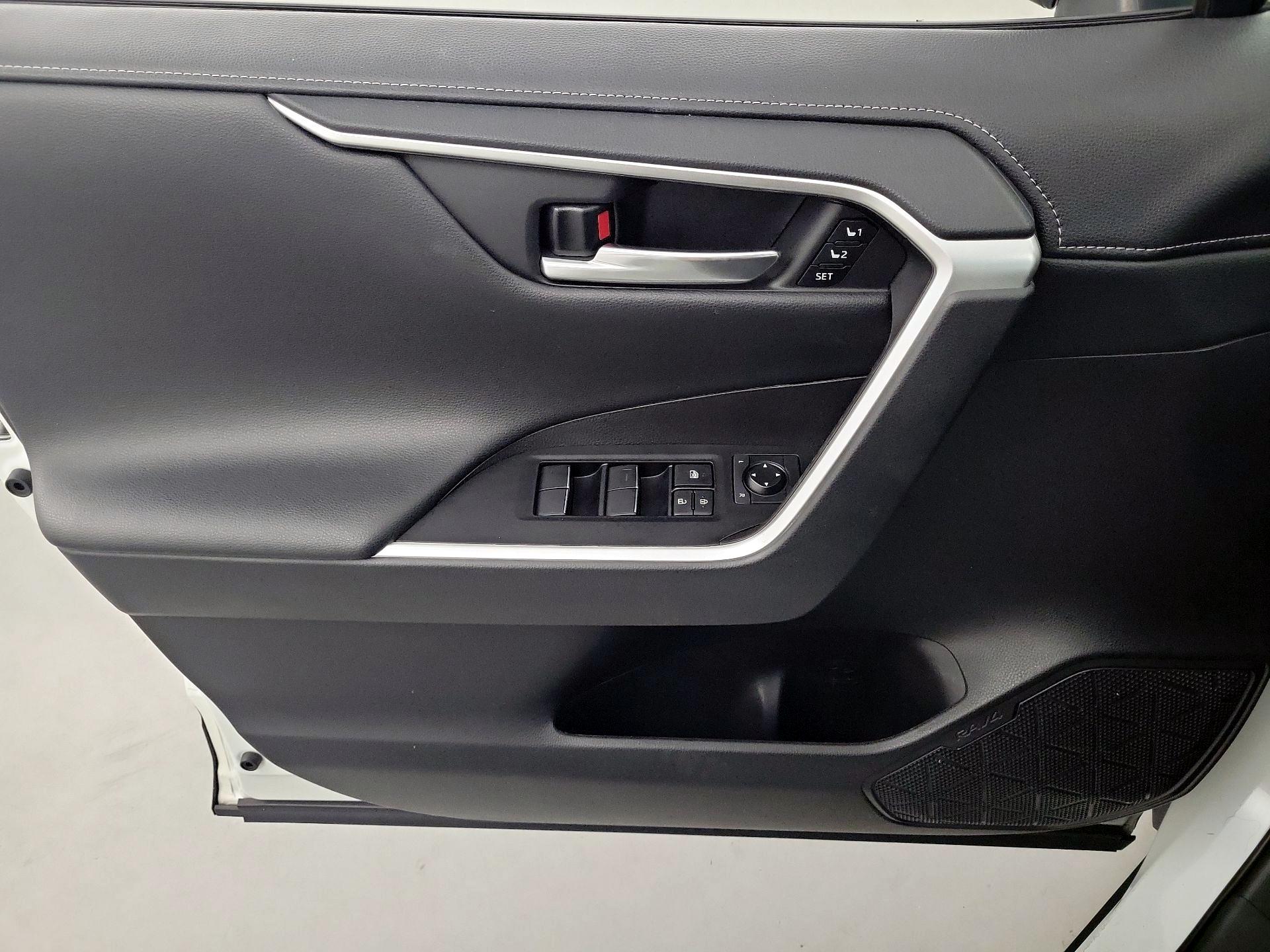 Thumbnail: 2021 Toyota RAV4 - 12
