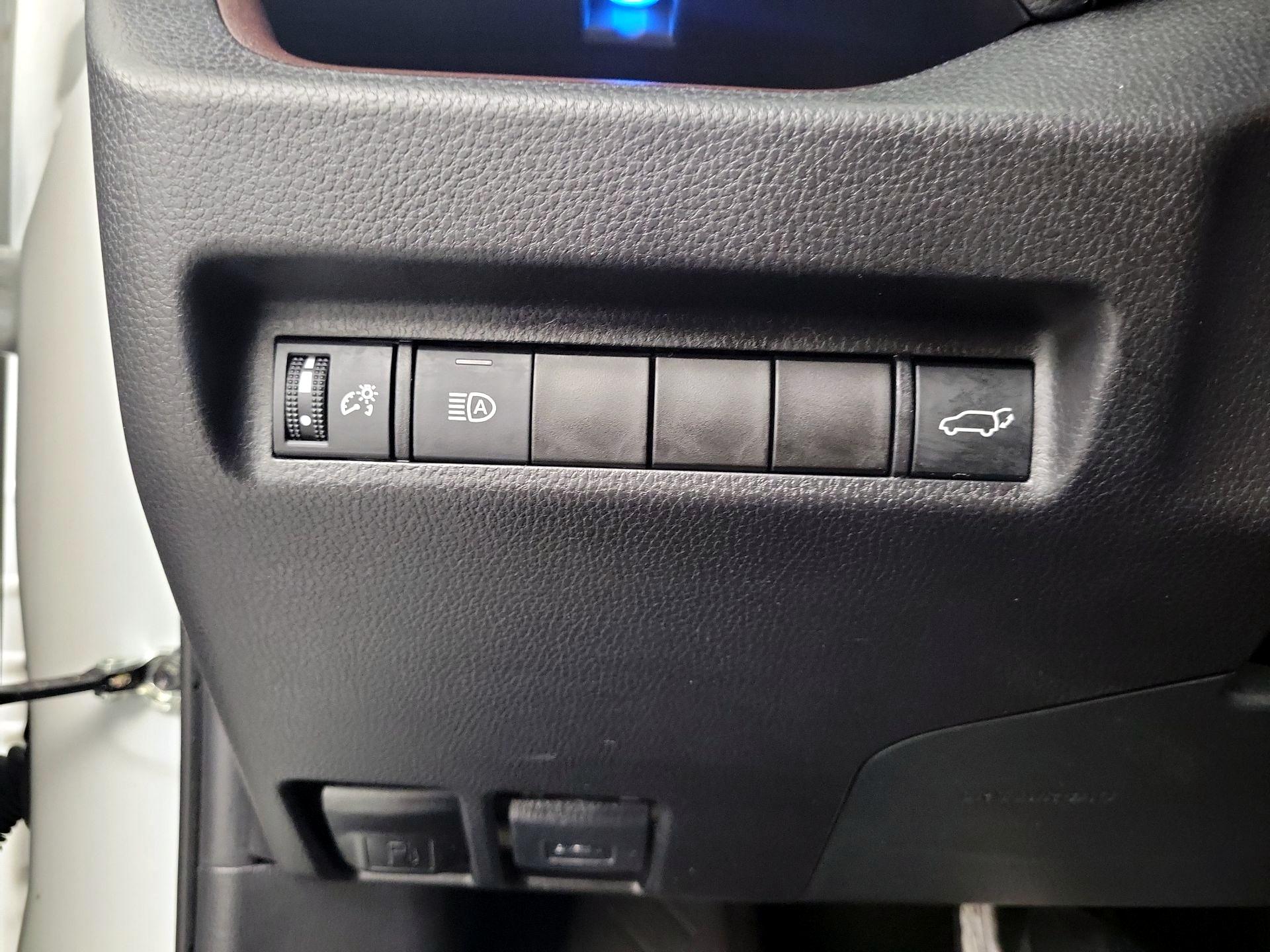 Thumbnail: 2021 Toyota RAV4 - 13