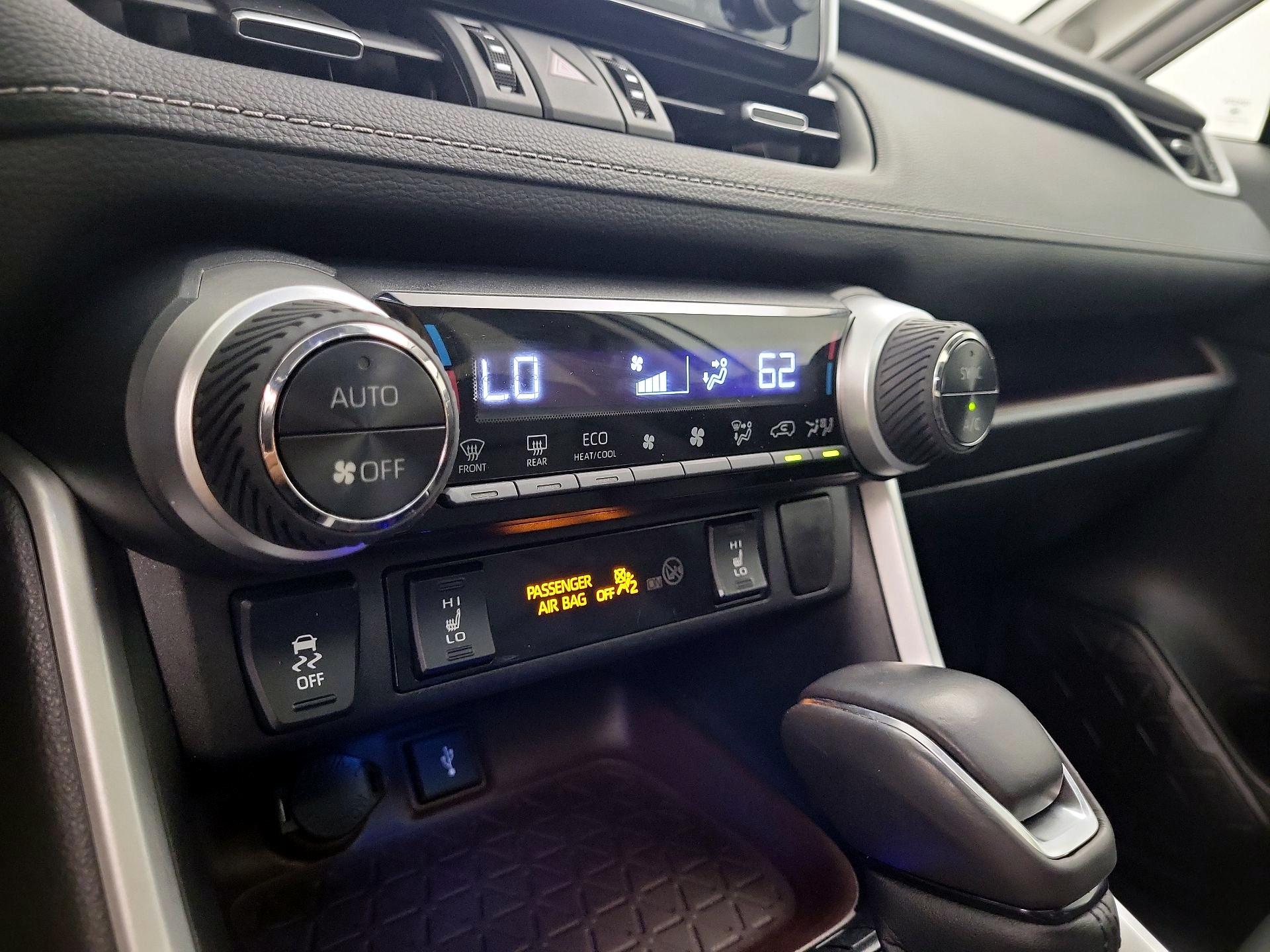Thumbnail: 2021 Toyota RAV4 - 17