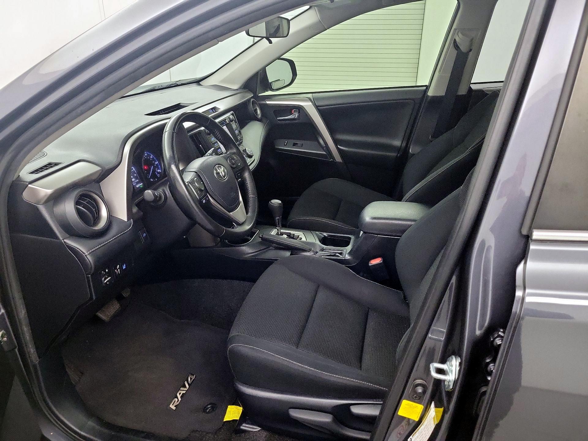 Thumbnail: 2018 Toyota RAV4 - 9