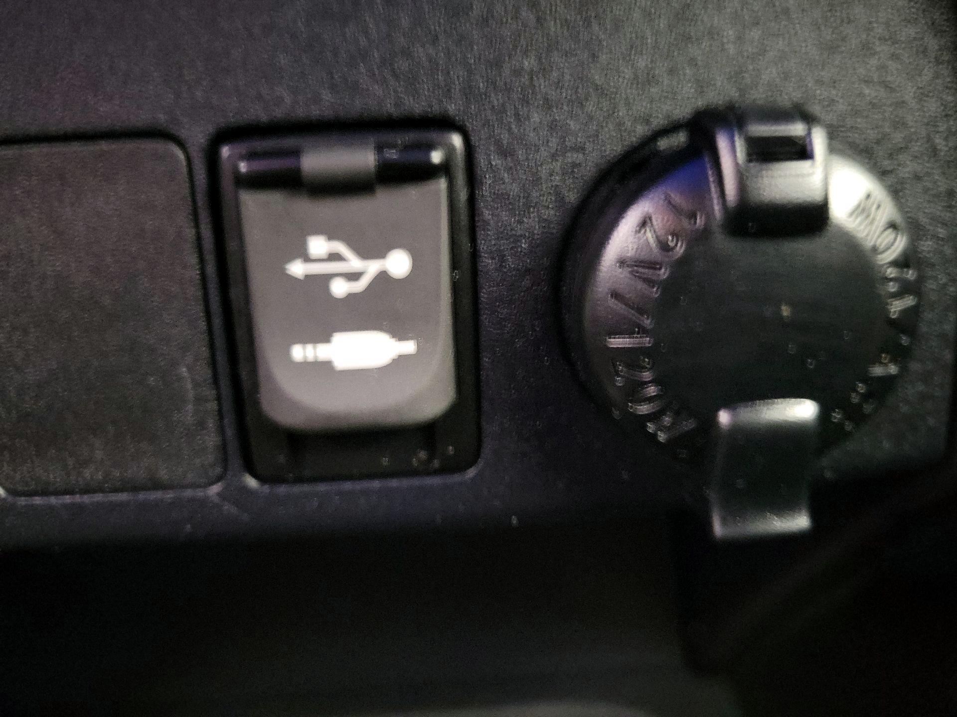 Thumbnail: 2018 Toyota RAV4 - 15