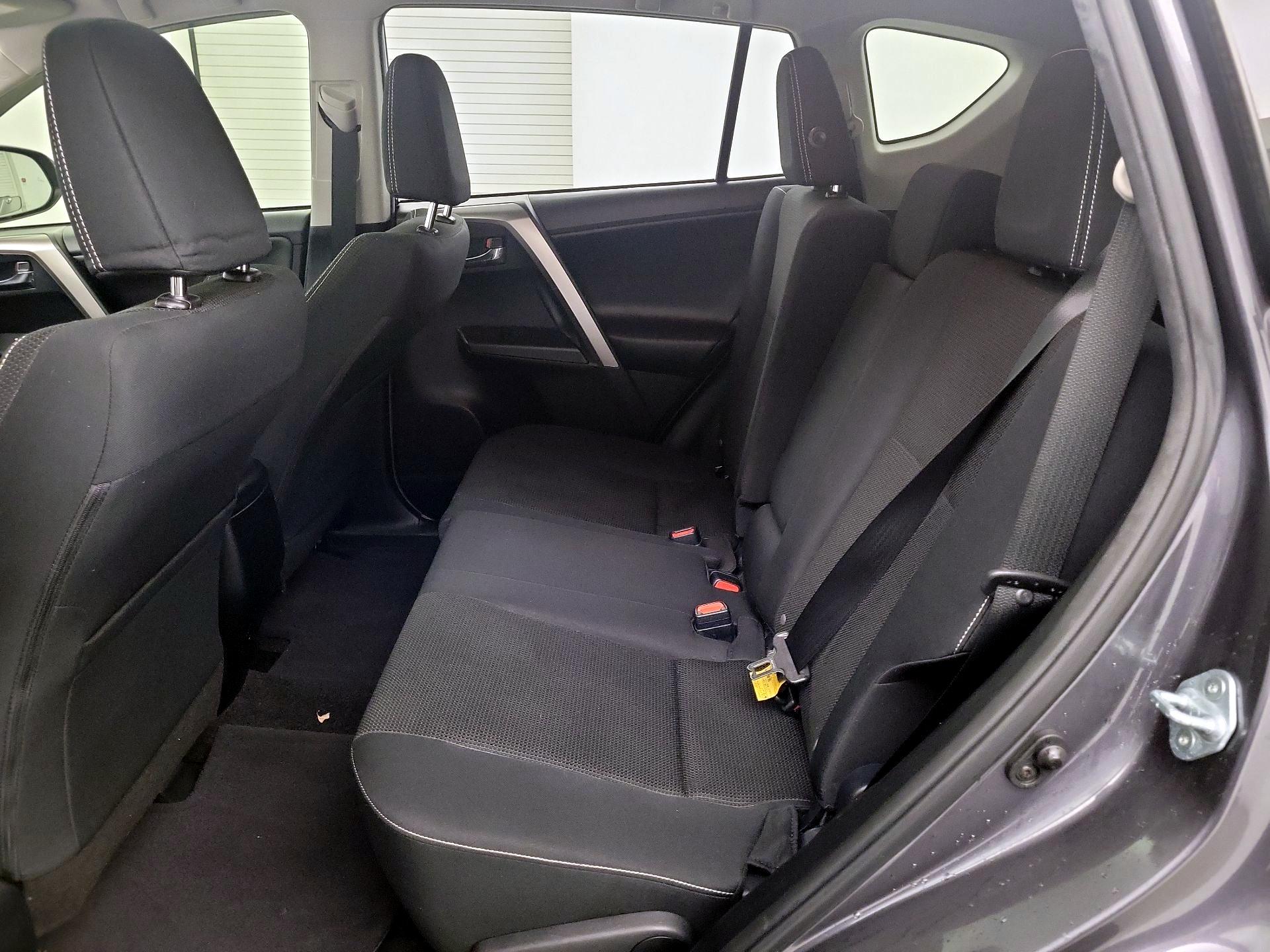 Thumbnail: 2018 Toyota RAV4 - 17