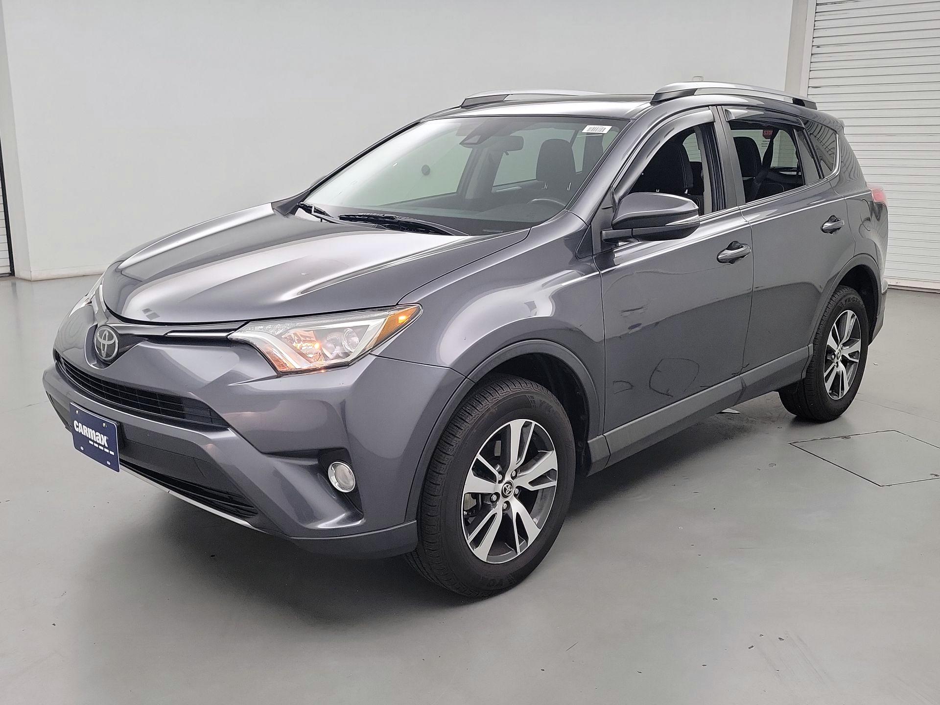 Thumbnail: 2018 Toyota RAV4 - 3