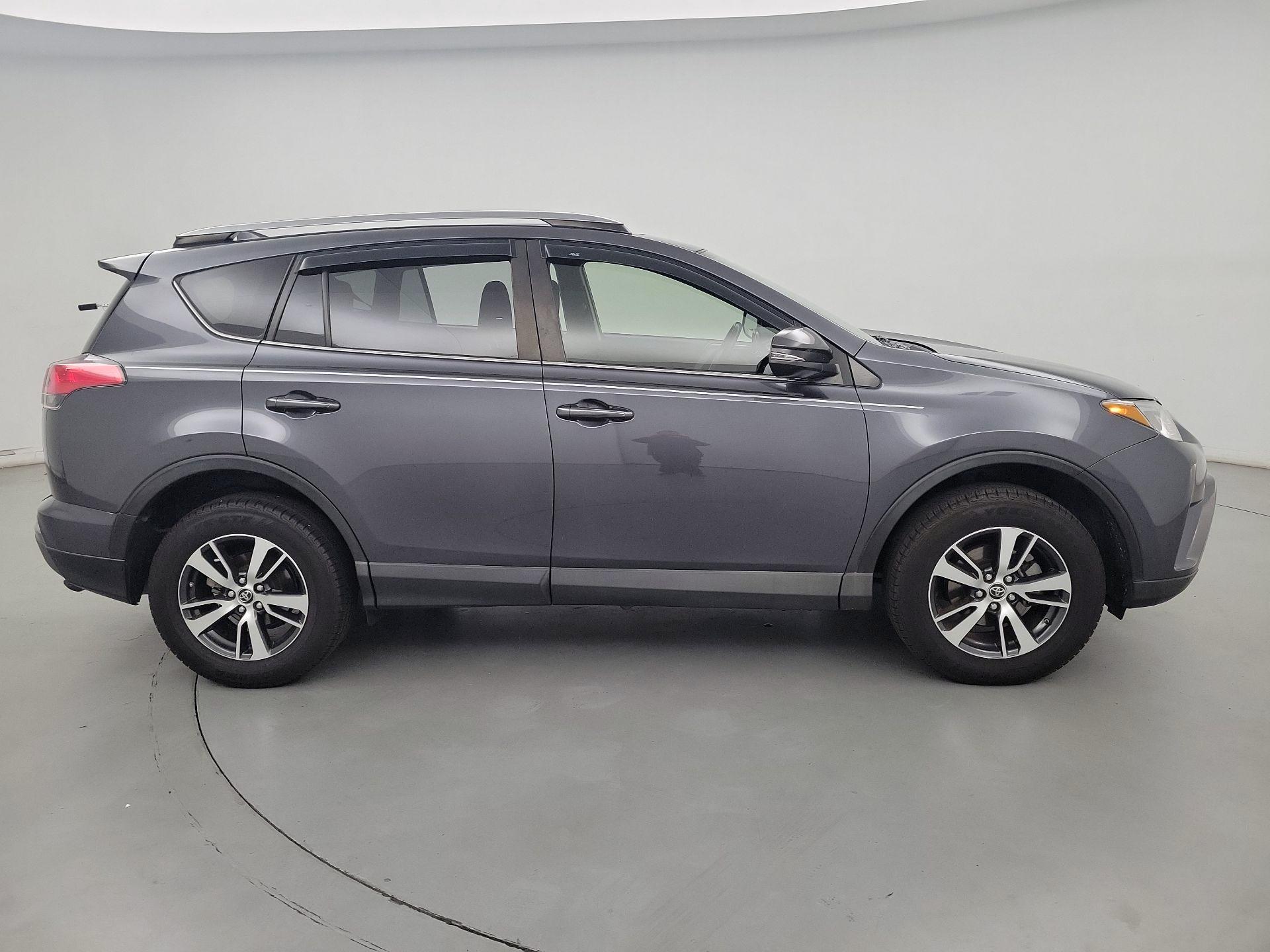 Thumbnail: 2018 Toyota RAV4 - 4