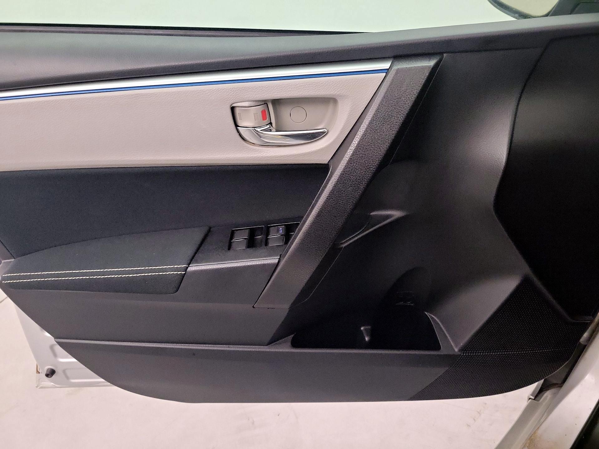 Thumbnail: 2015 Toyota Corolla - 10