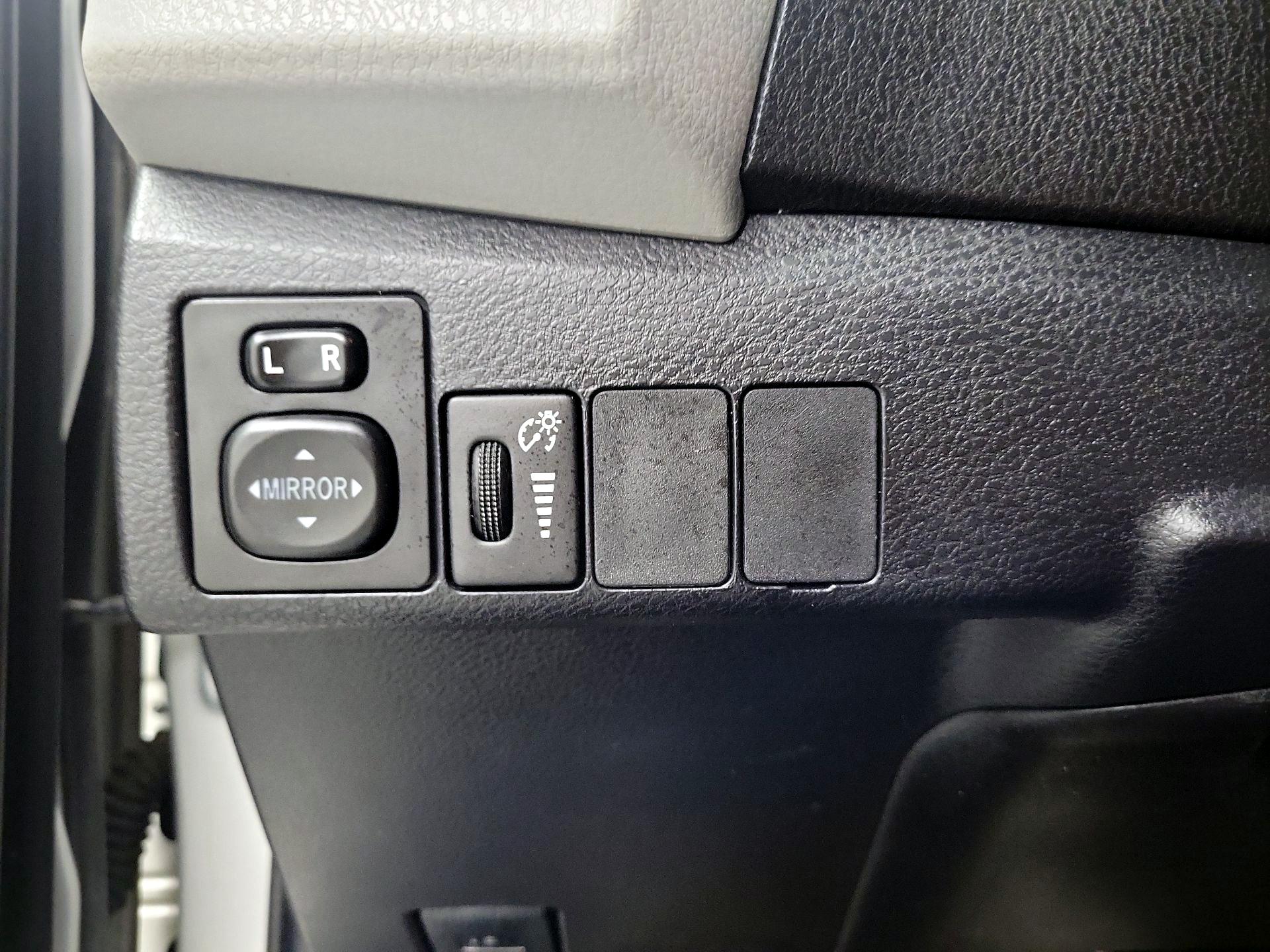 Thumbnail: 2015 Toyota Corolla - 11