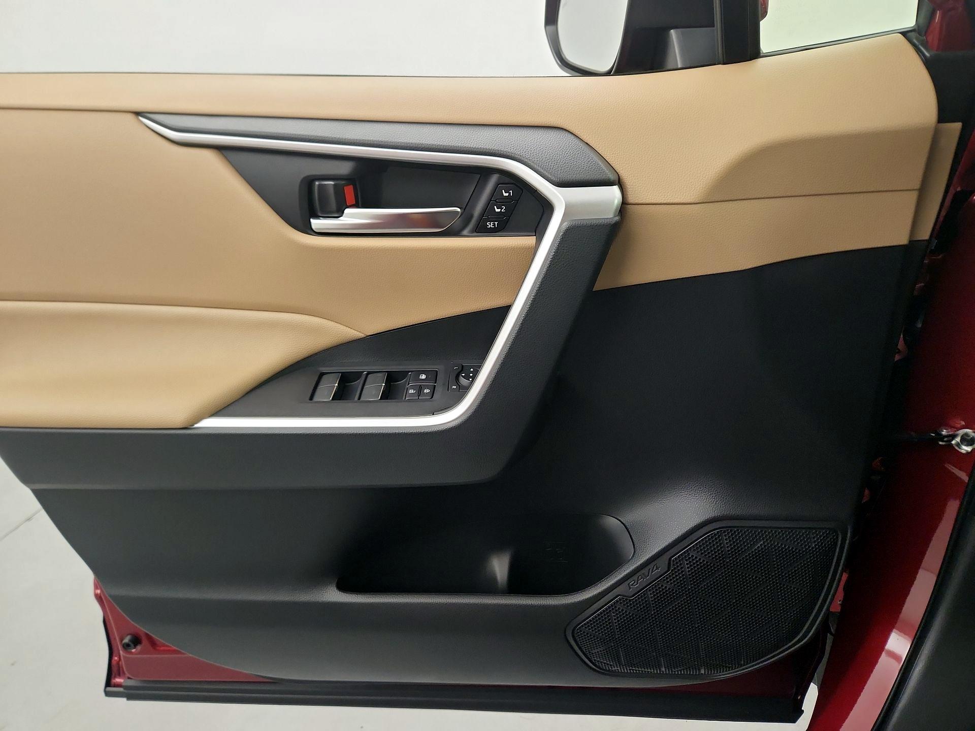 Thumbnail: 2025 Toyota RAV4 - 10