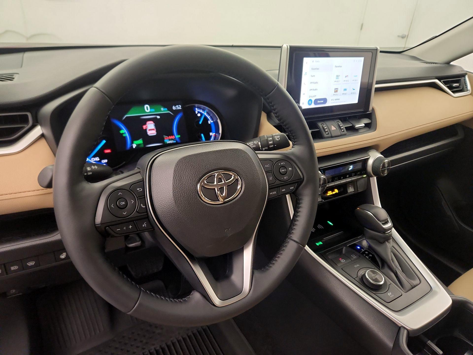 Thumbnail: 2025 Toyota RAV4 - 8