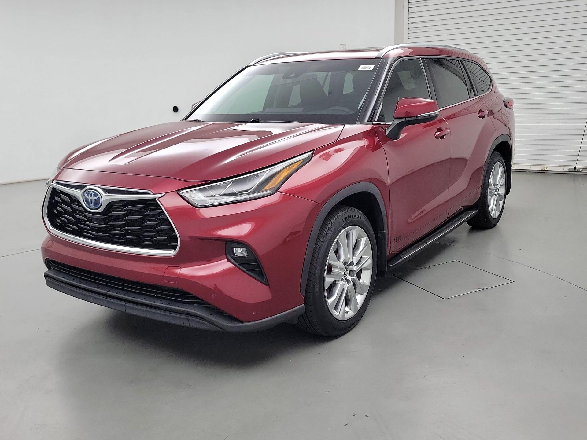 Thumbnail: 2023 Toyota Highlander - 3