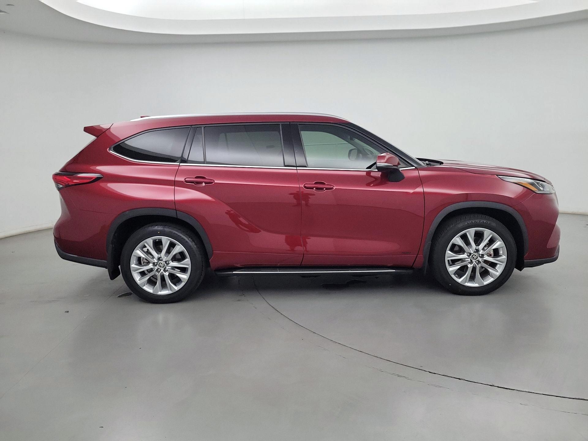 Thumbnail: 2023 Toyota Highlander - 4
