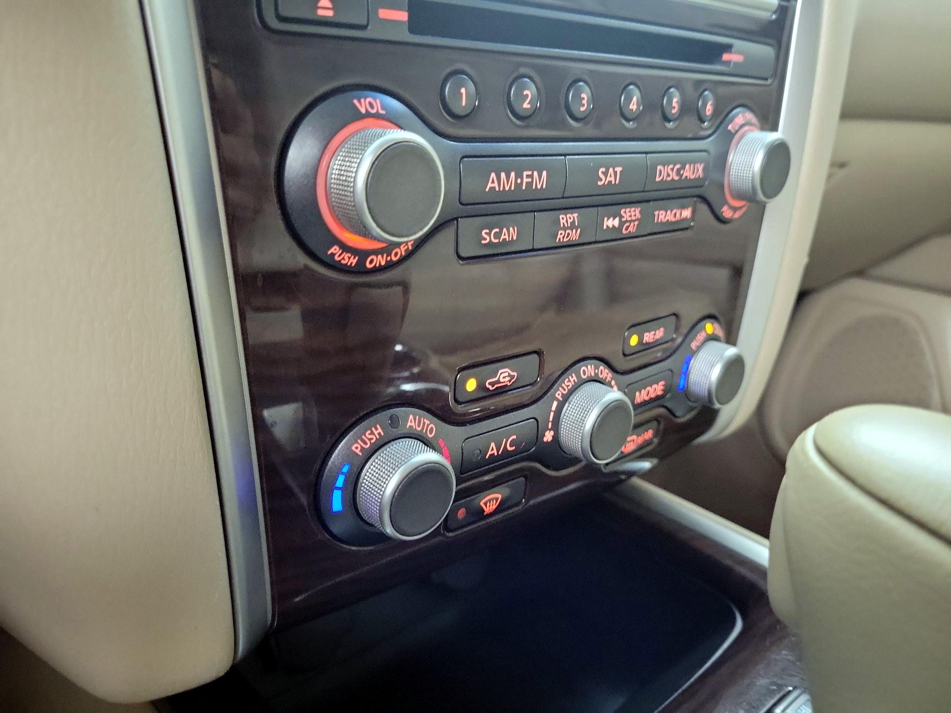 Thumbnail: 2015 Nissan Pathfinder - 16