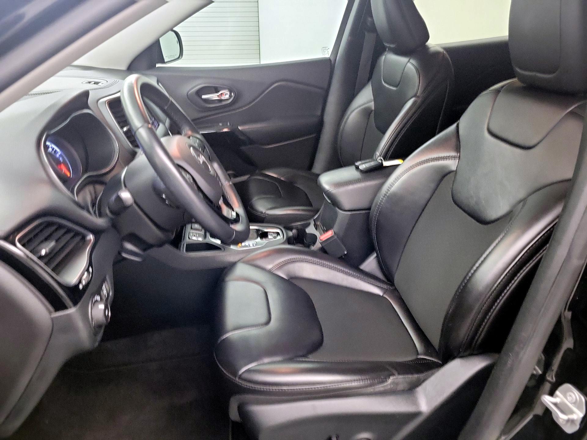 Thumbnail: 2019 Jeep Cherokee - 9