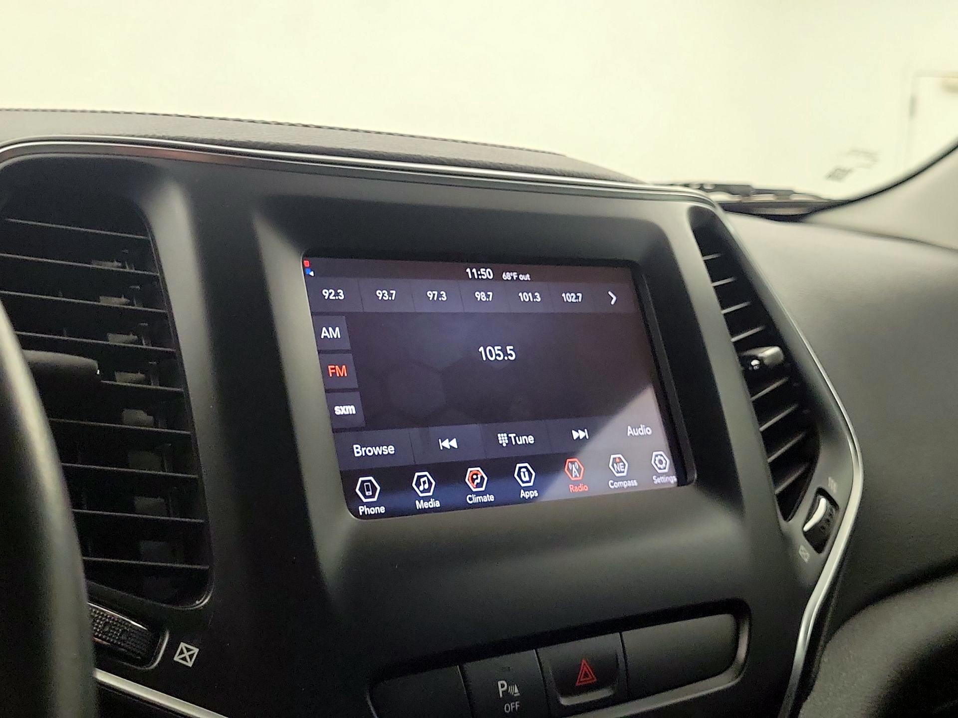 Thumbnail: 2019 Jeep Cherokee - 13