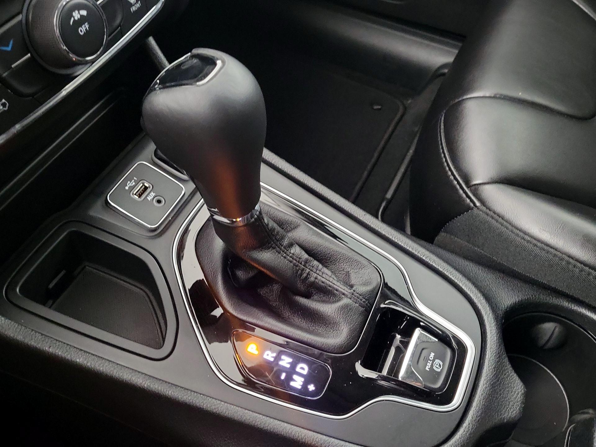 Thumbnail: 2019 Jeep Cherokee - 15