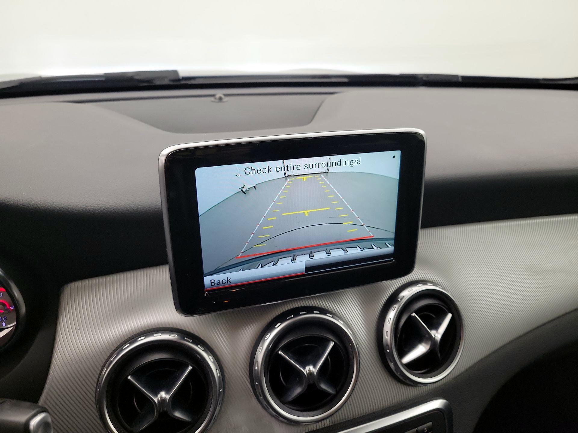 Thumbnail: 2015 Mercedes-Benz GLA - 14