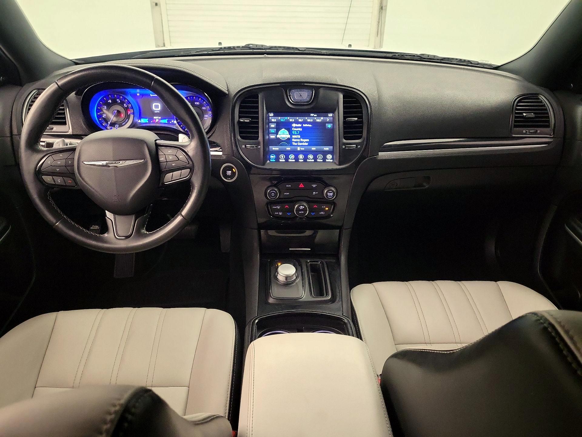 Thumbnail: 2019 Chrysler 300 - 9