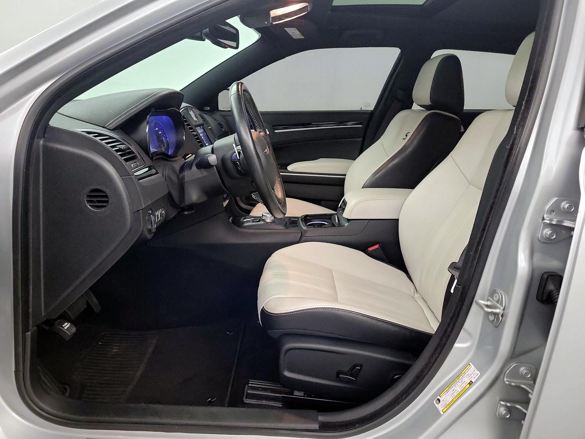 Thumbnail: 2019 Chrysler 300 - 11