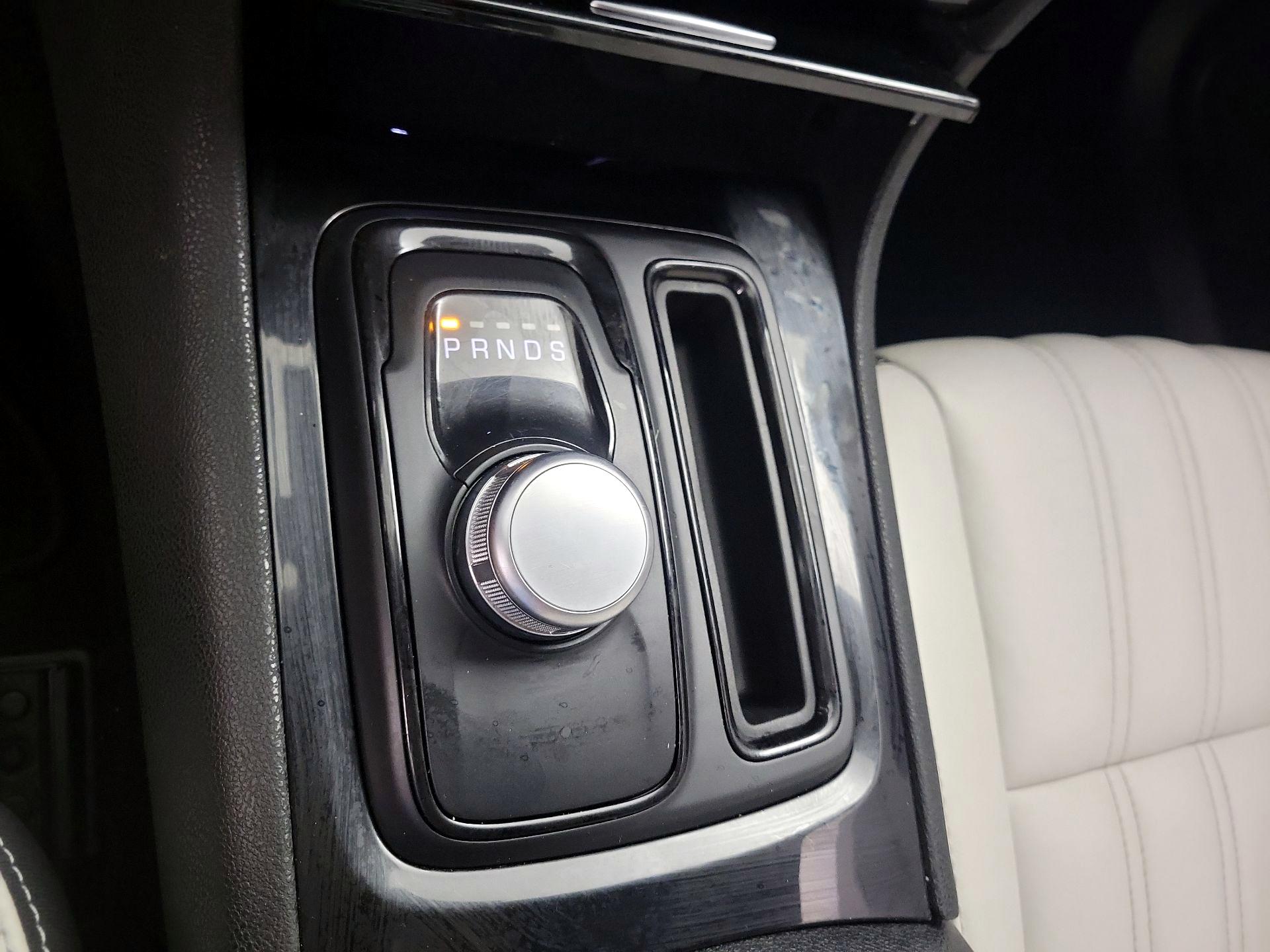 Thumbnail: 2019 Chrysler 300 - 17