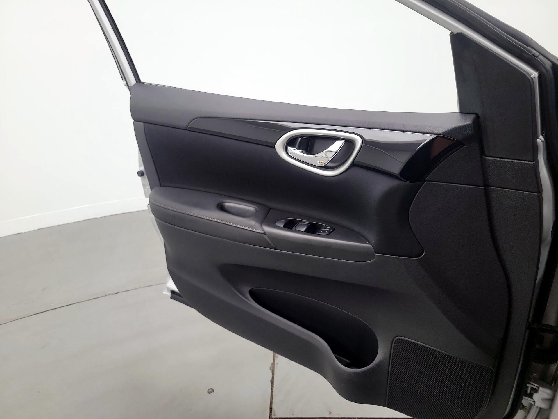 Thumbnail: 2019 Nissan Sentra - 12