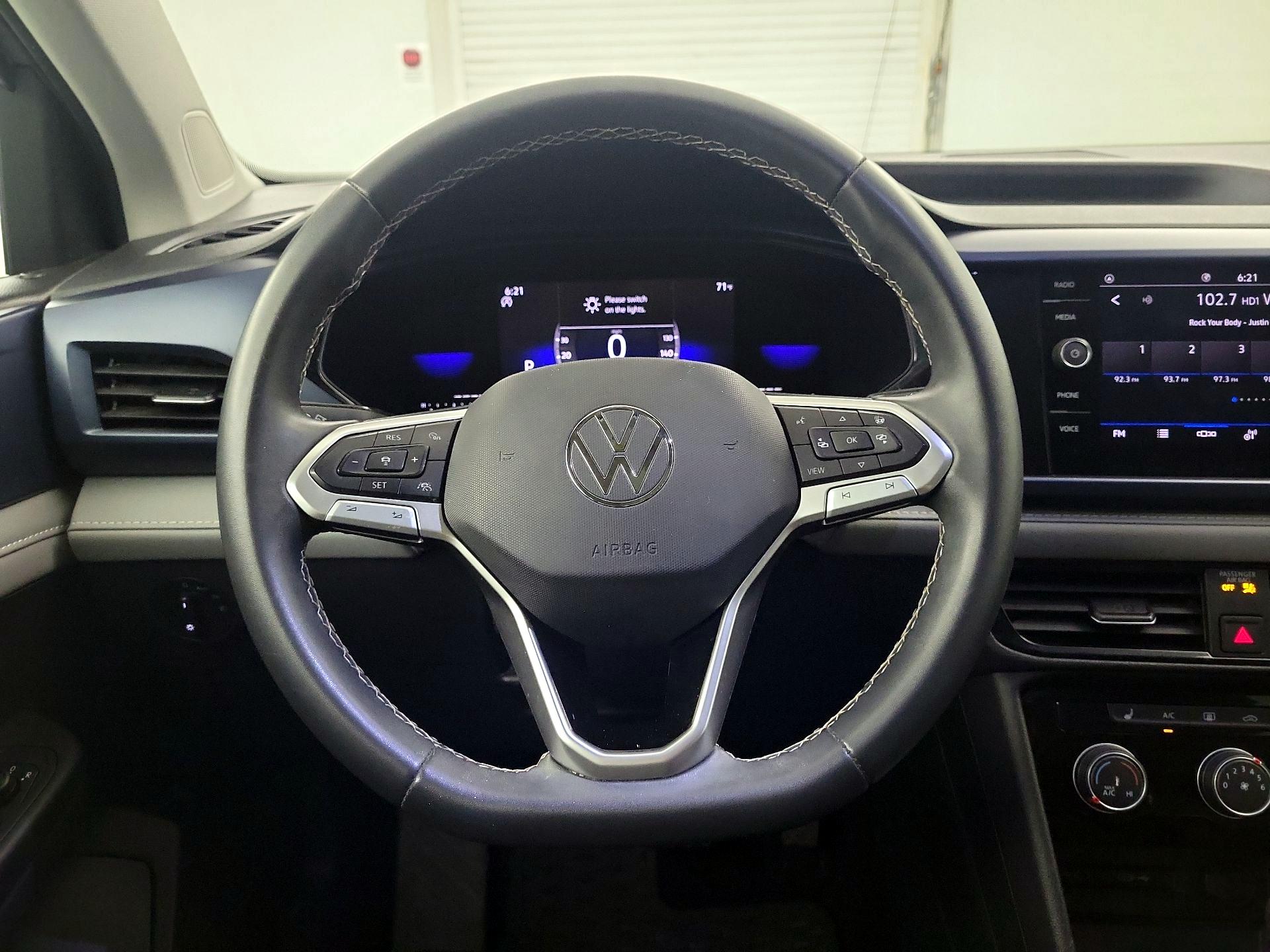 Thumbnail: 2023 Volkswagen Taos - 10