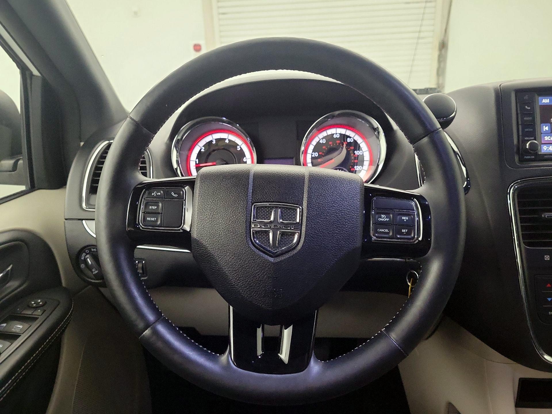 Thumbnail: 2017 Dodge Grand Caravan - 10