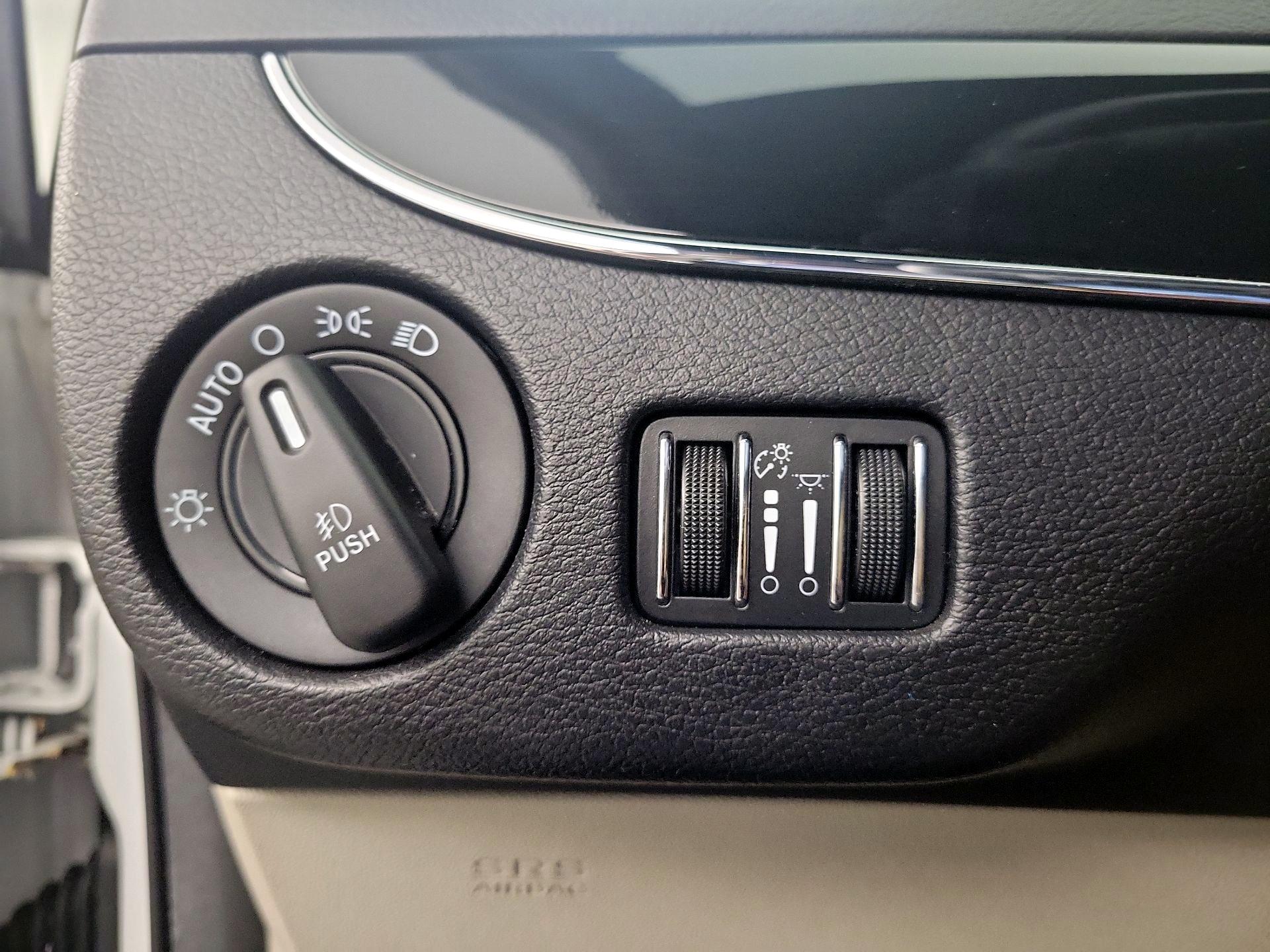 Thumbnail: 2017 Dodge Grand Caravan - 13