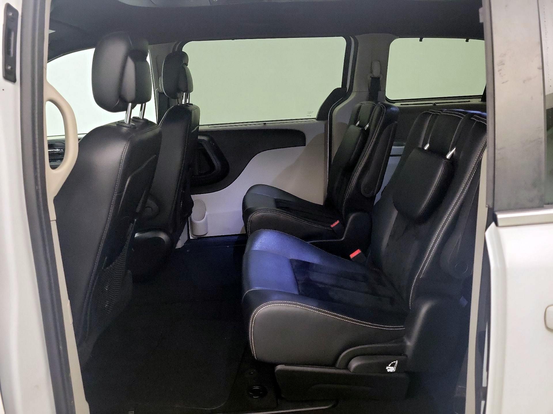 Thumbnail: 2017 Dodge Grand Caravan - 19