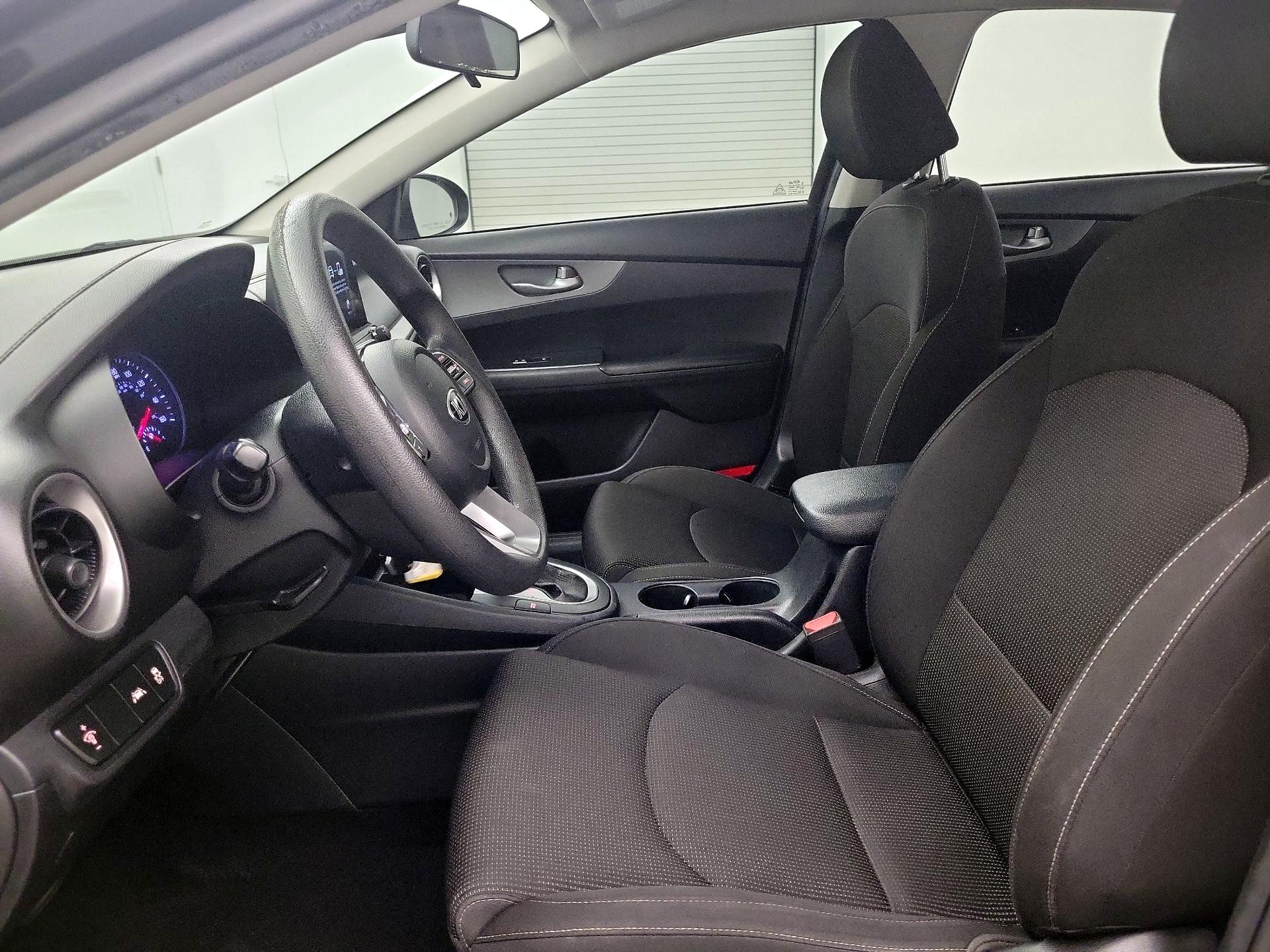 Thumbnail: 2020 Kia Forte - 11