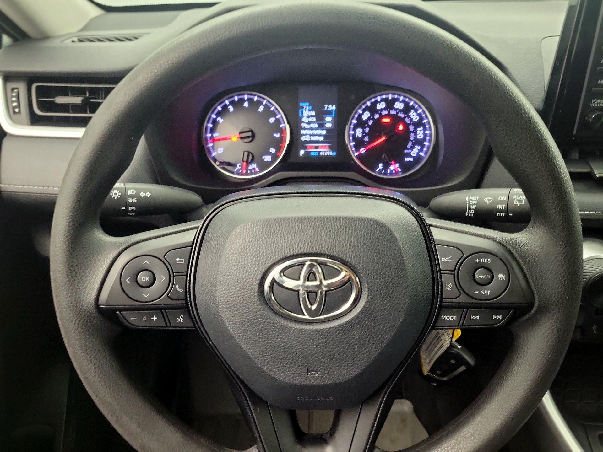 Thumbnail: 2020 Toyota RAV4 - 10