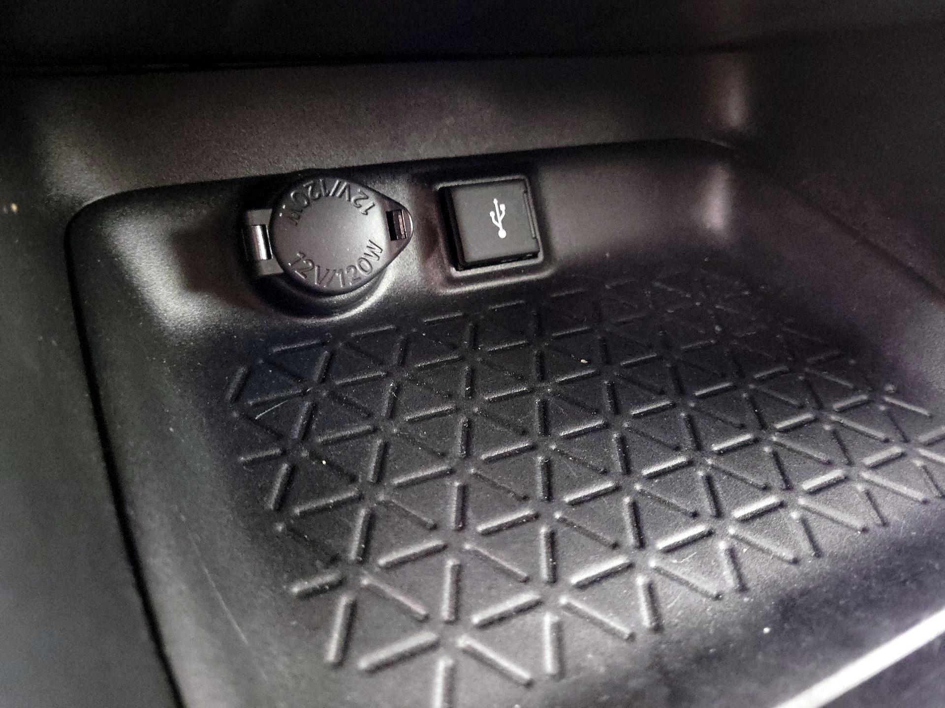 Thumbnail: 2020 Toyota RAV4 - 18