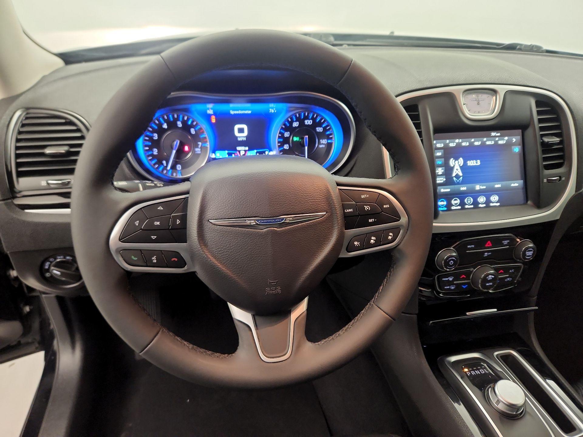 Thumbnail: 2023 Chrysler 300 - 10