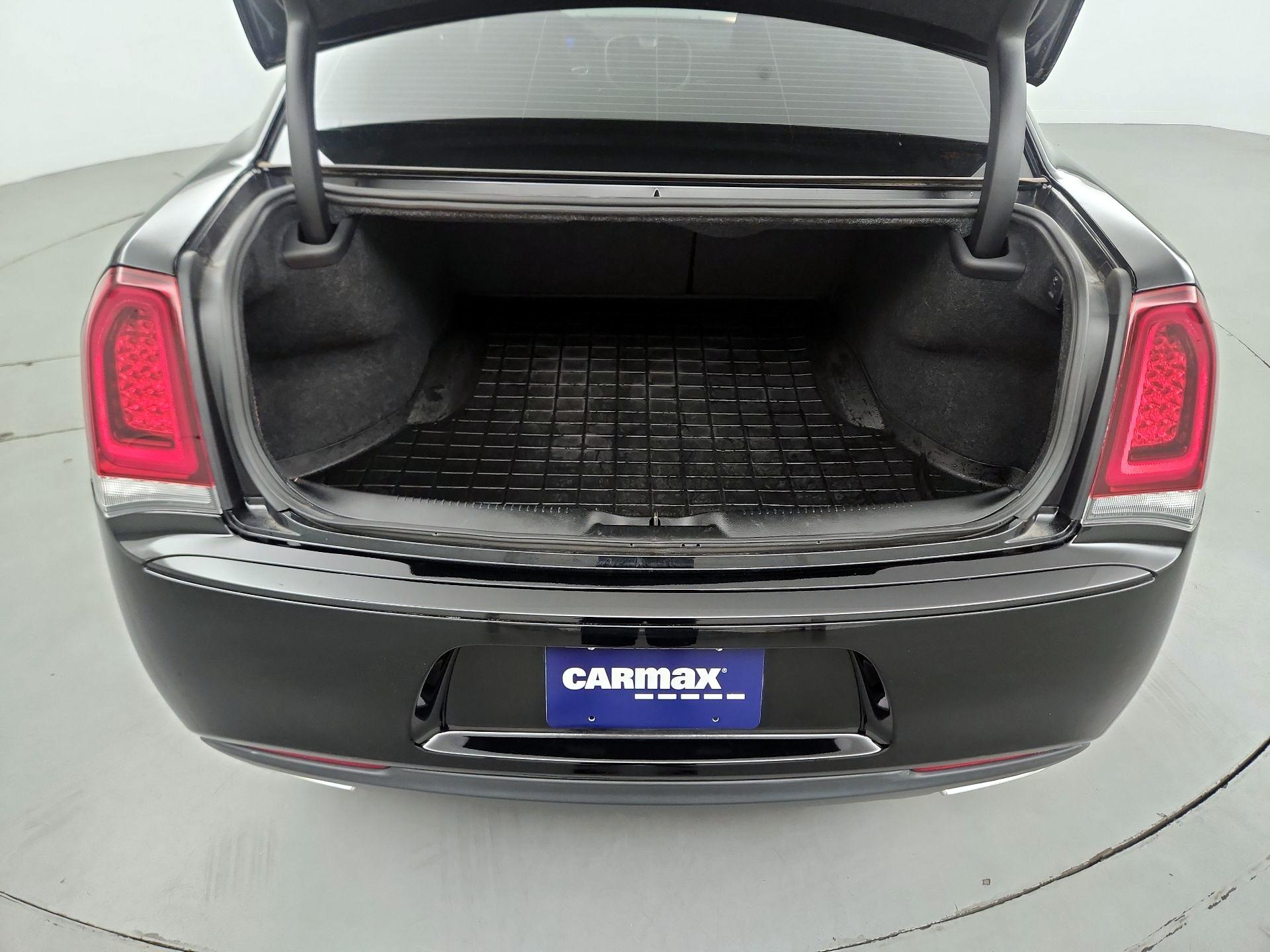 Thumbnail: 2023 Chrysler 300 - 18