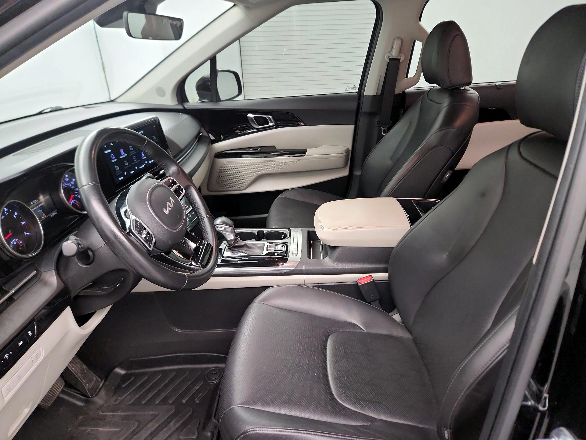 Thumbnail: 2023 Kia Carnival - 11