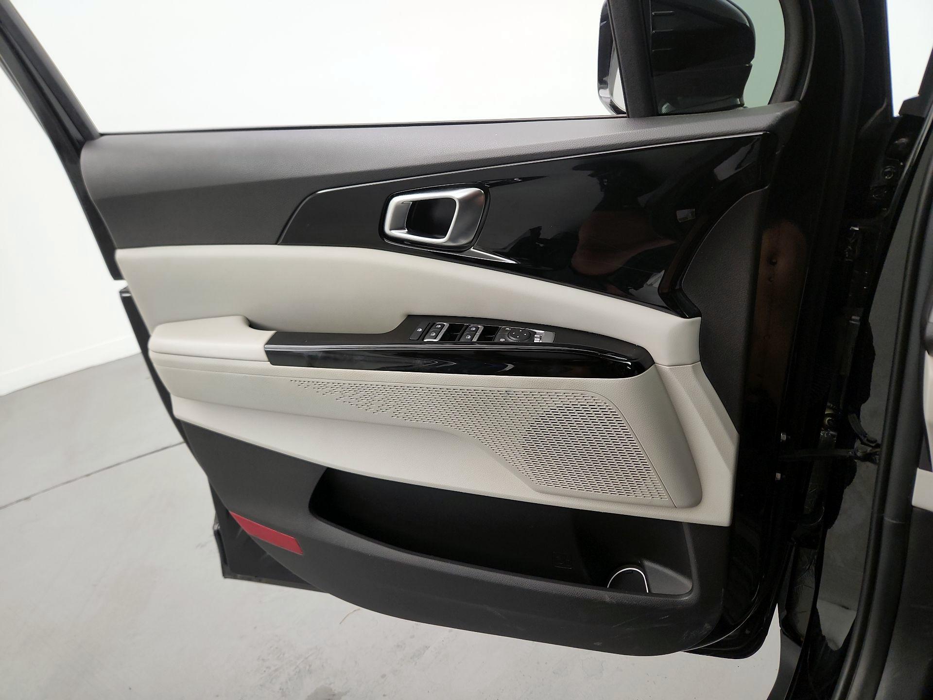 Thumbnail: 2023 Kia Carnival - 12