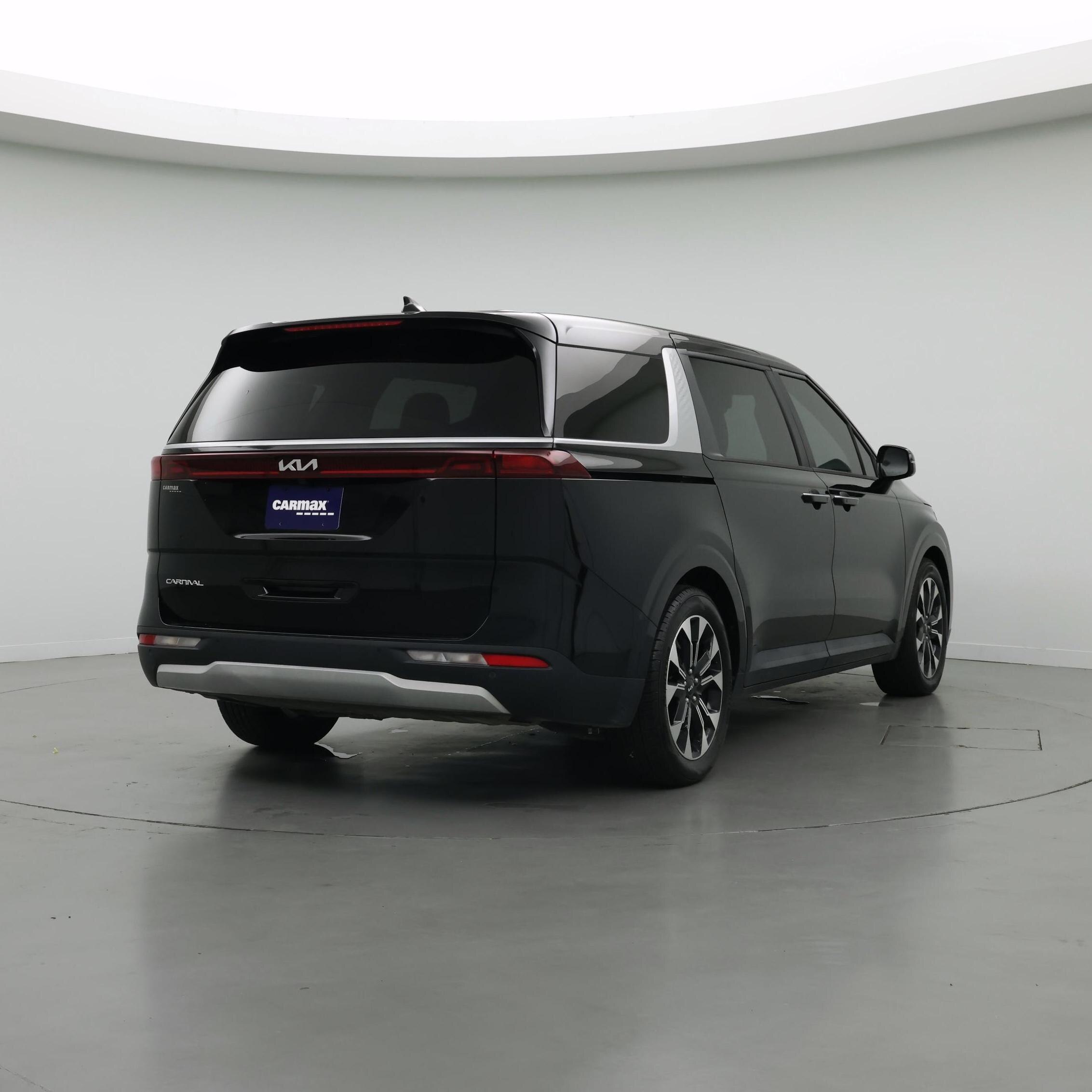 Thumbnail: 2023 Kia Carnival - 8