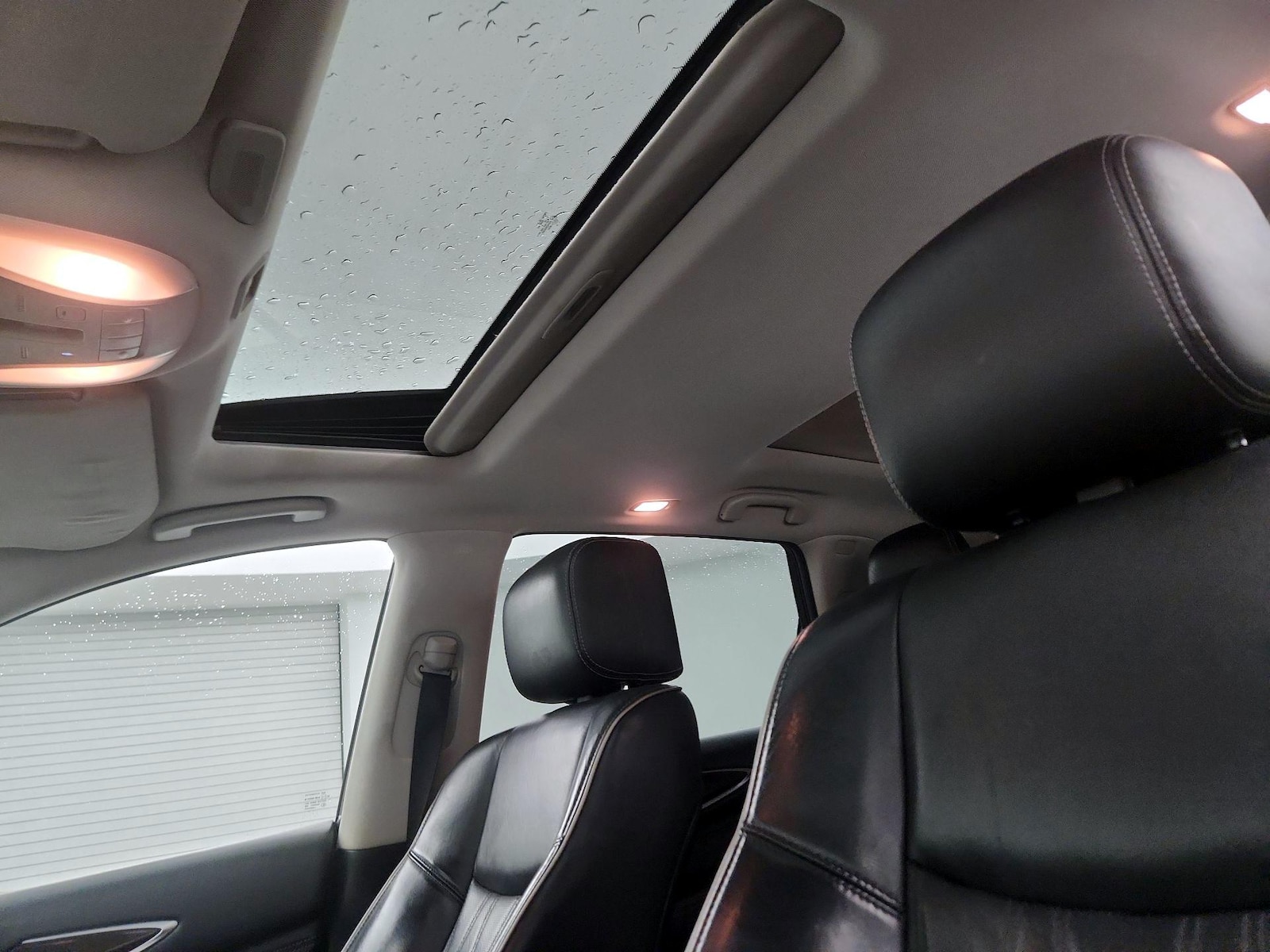 Sunroof(s) & Overhead Airbags